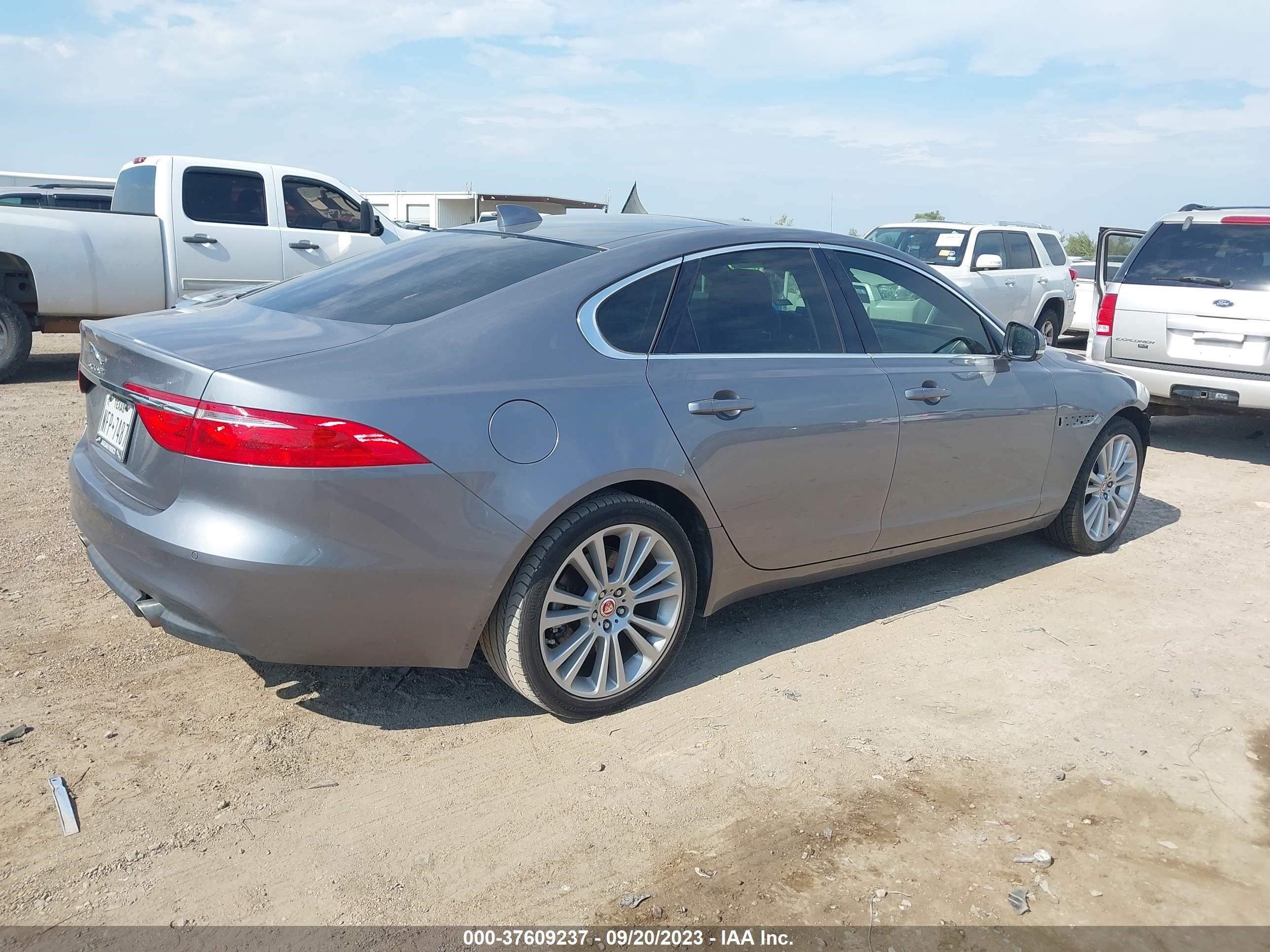 Photo 3 VIN: SAJBE4FX6LCY83225 - JAGUAR XF 