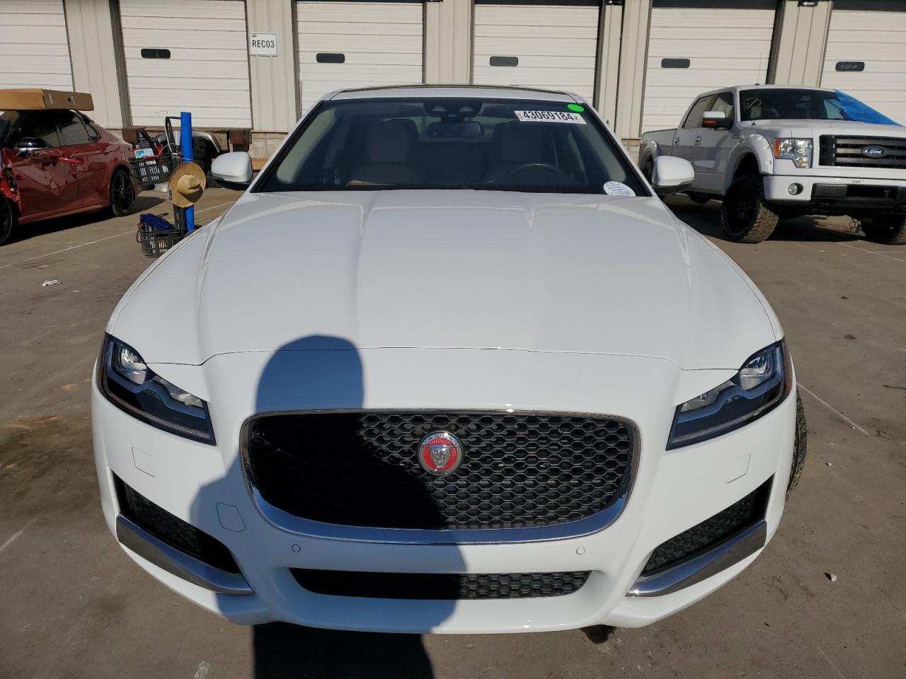 Photo 4 VIN: SAJBK4GX4JCY73331 - JAGUAR XF 