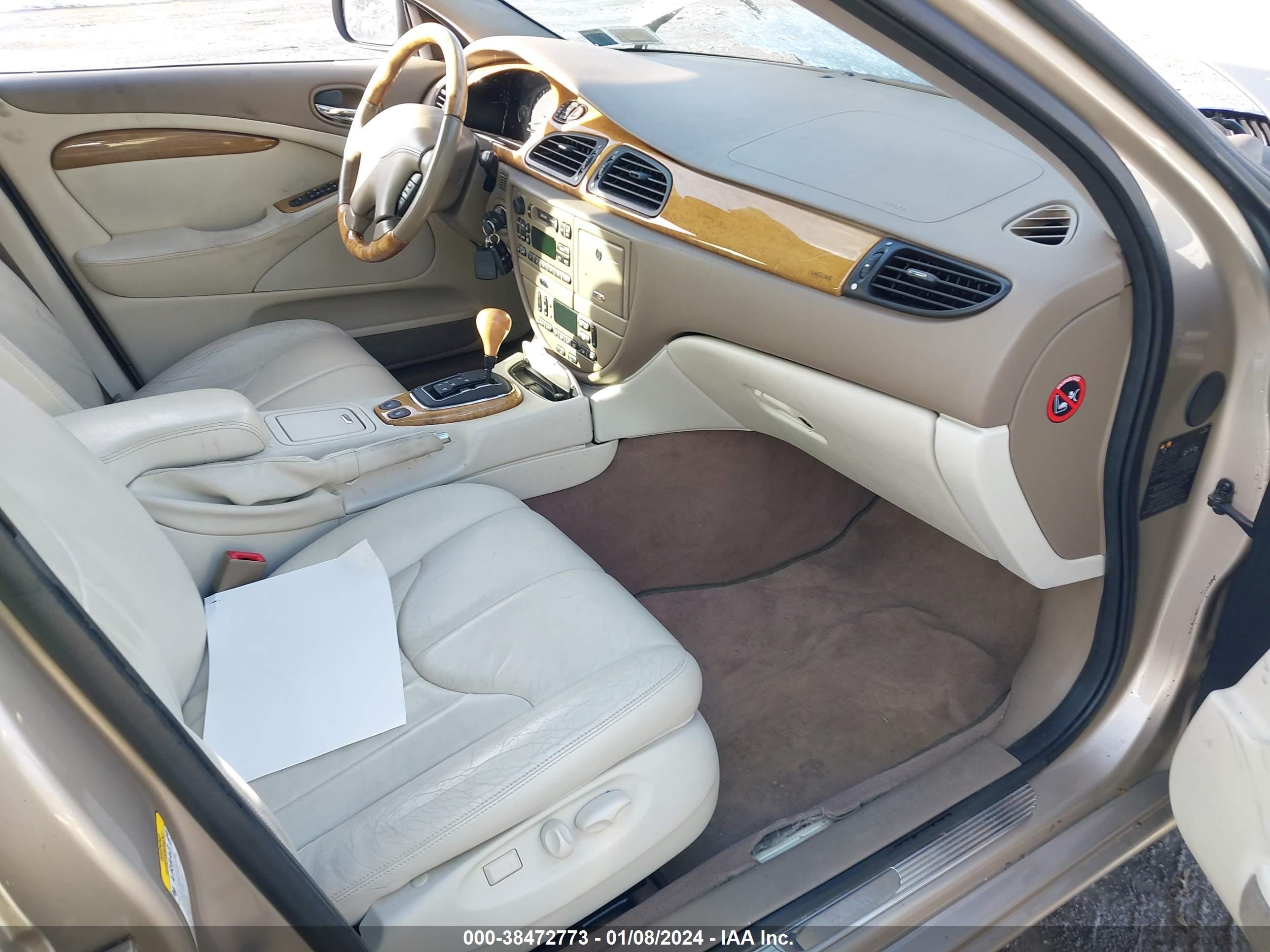 Photo 4 VIN: SAJDA01C8YFL65897 - JAGUAR S-TYPE 