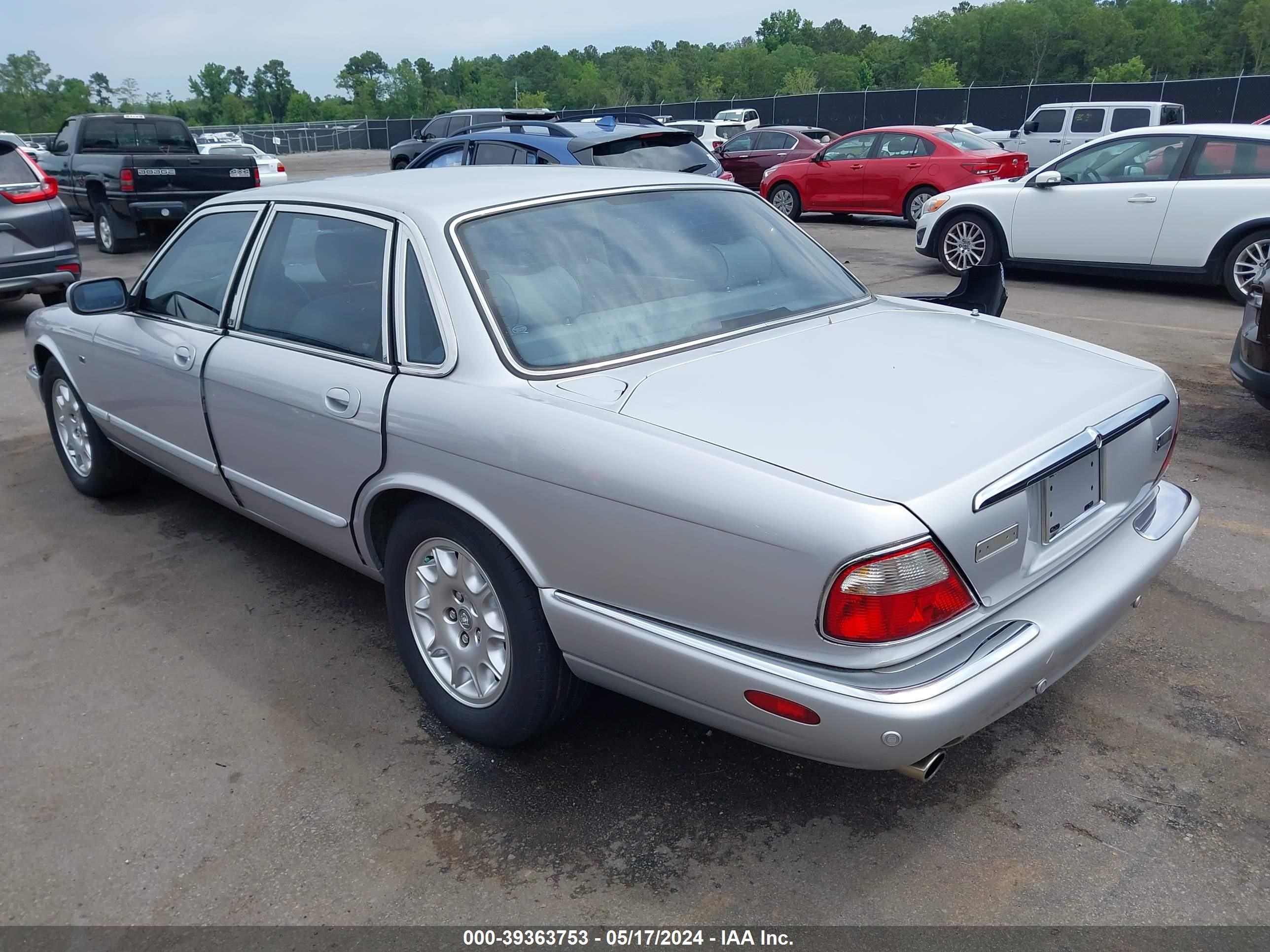 Photo 2 VIN: SAJDA14C12LF44084 - JAGUAR XJ 