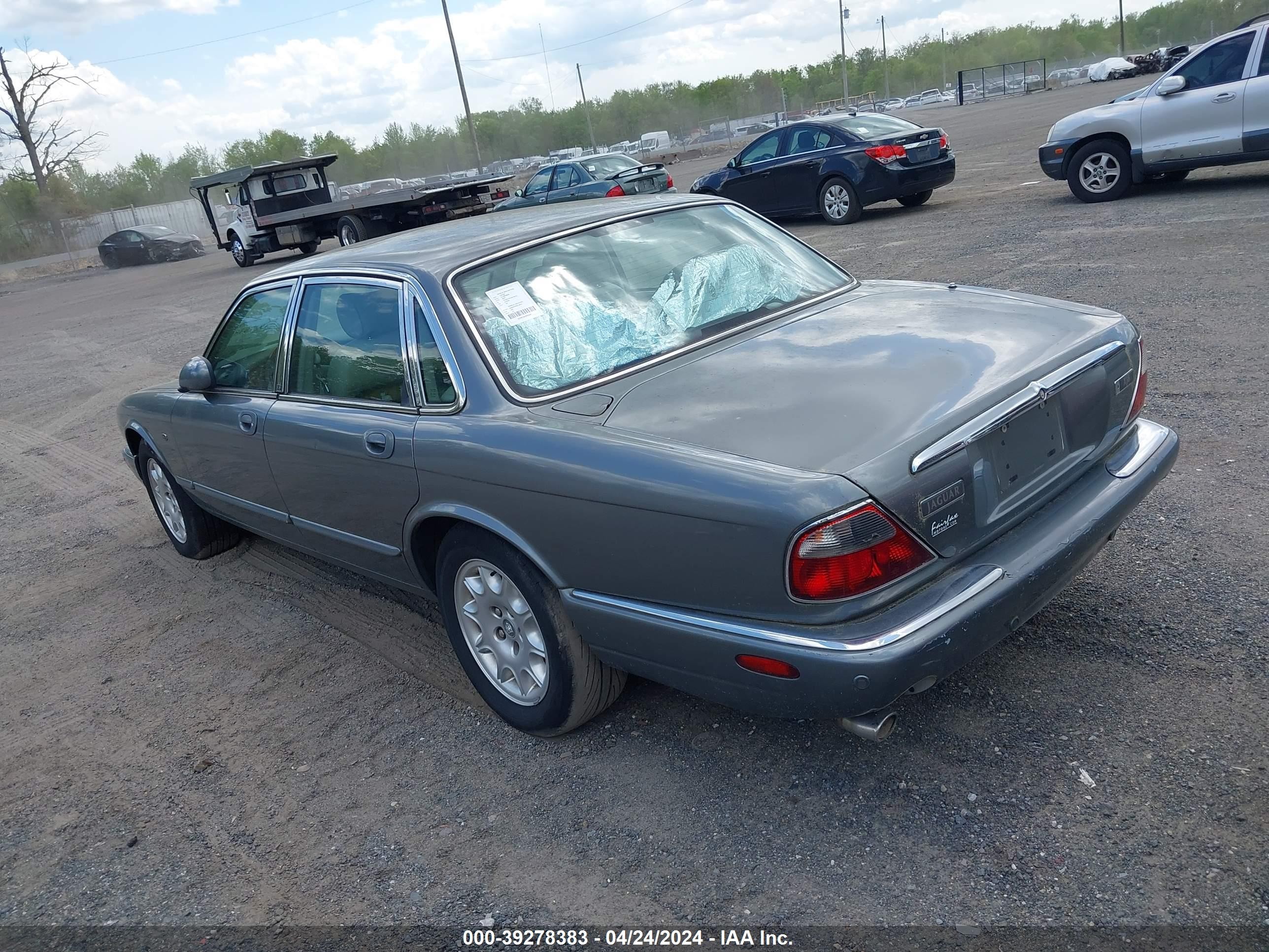 Photo 2 VIN: SAJDA14CX3LF54131 - JAGUAR XJ 