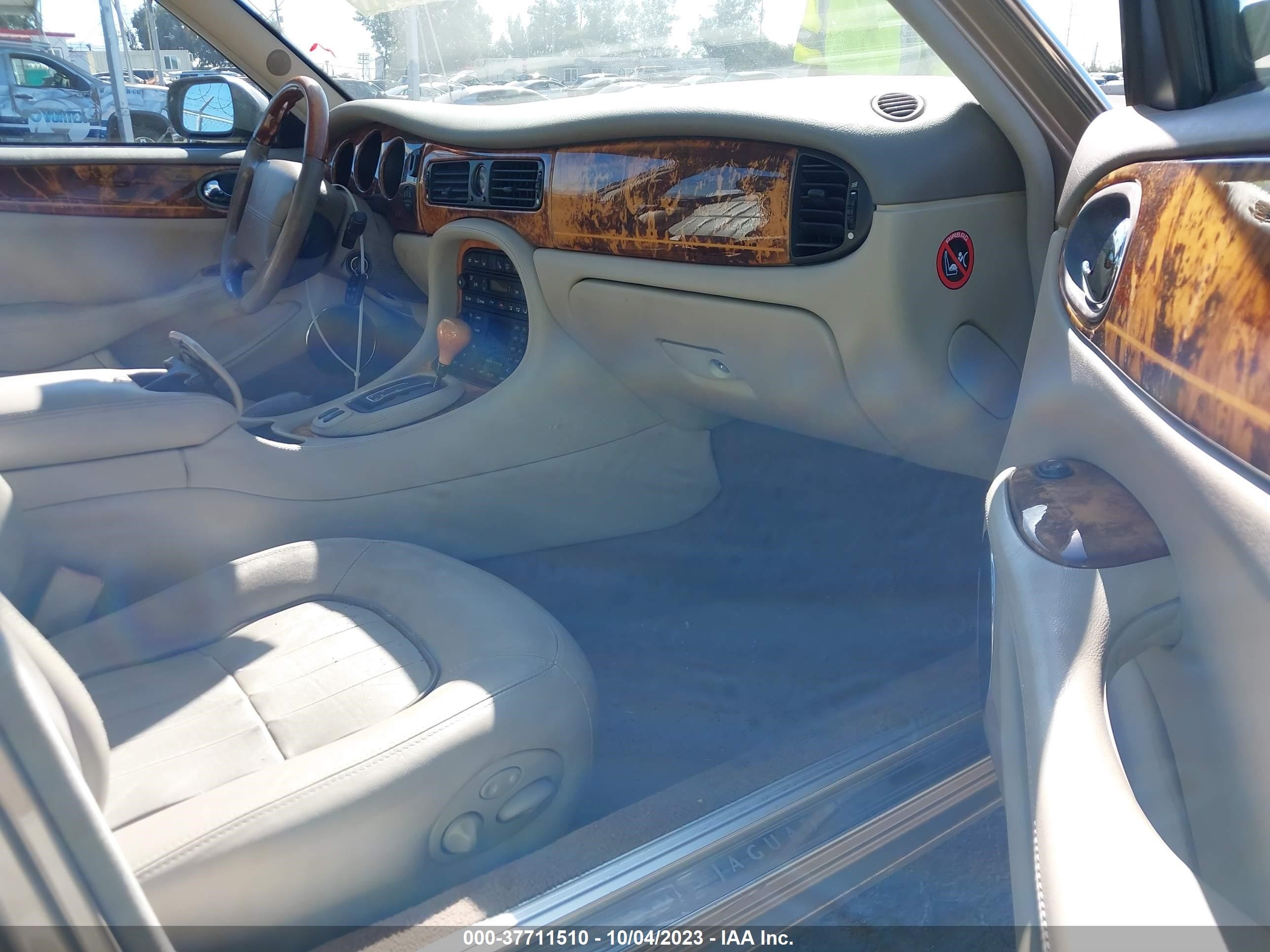 Photo 4 VIN: SAJDA14CX3LF59510 - JAGUAR XJ 