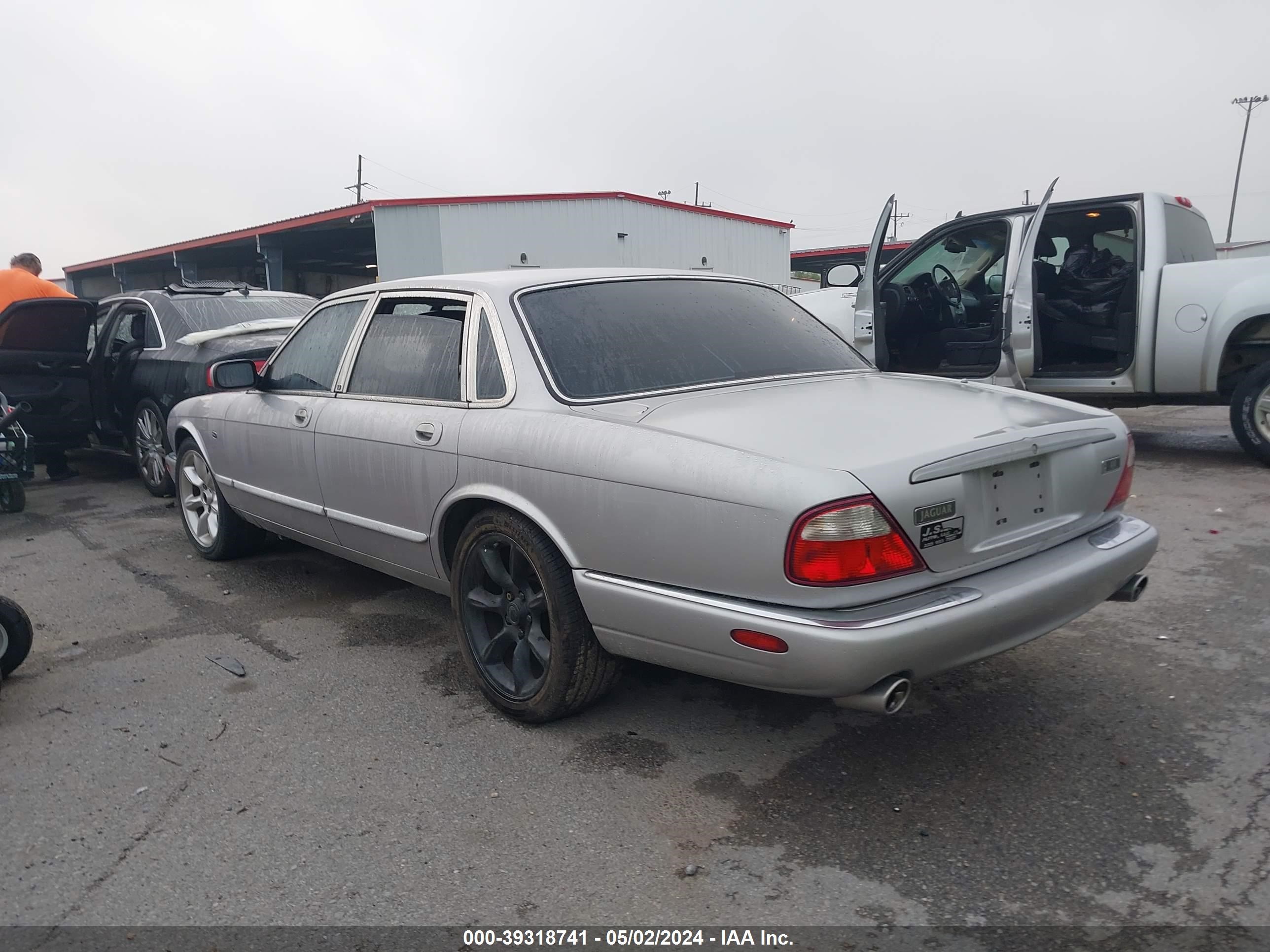 Photo 2 VIN: SAJDA15B5YMF15003 - JAGUAR XJR 