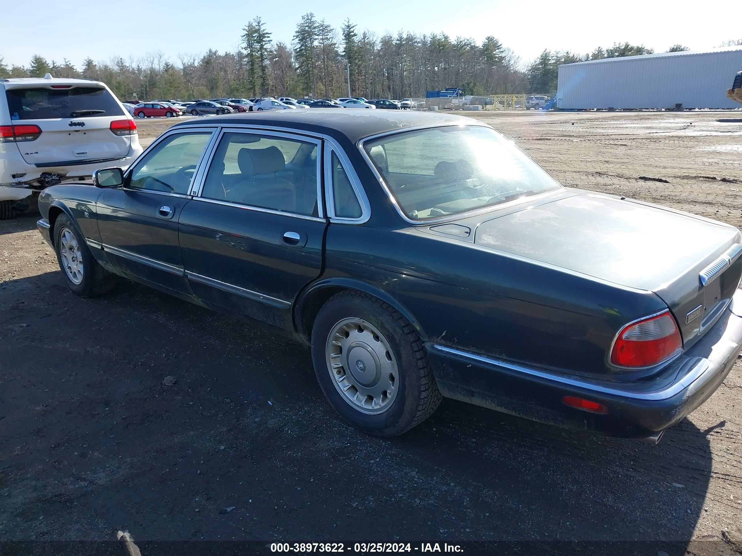 Photo 2 VIN: SAJDA24C7YLF18913 - JAGUAR XJ 