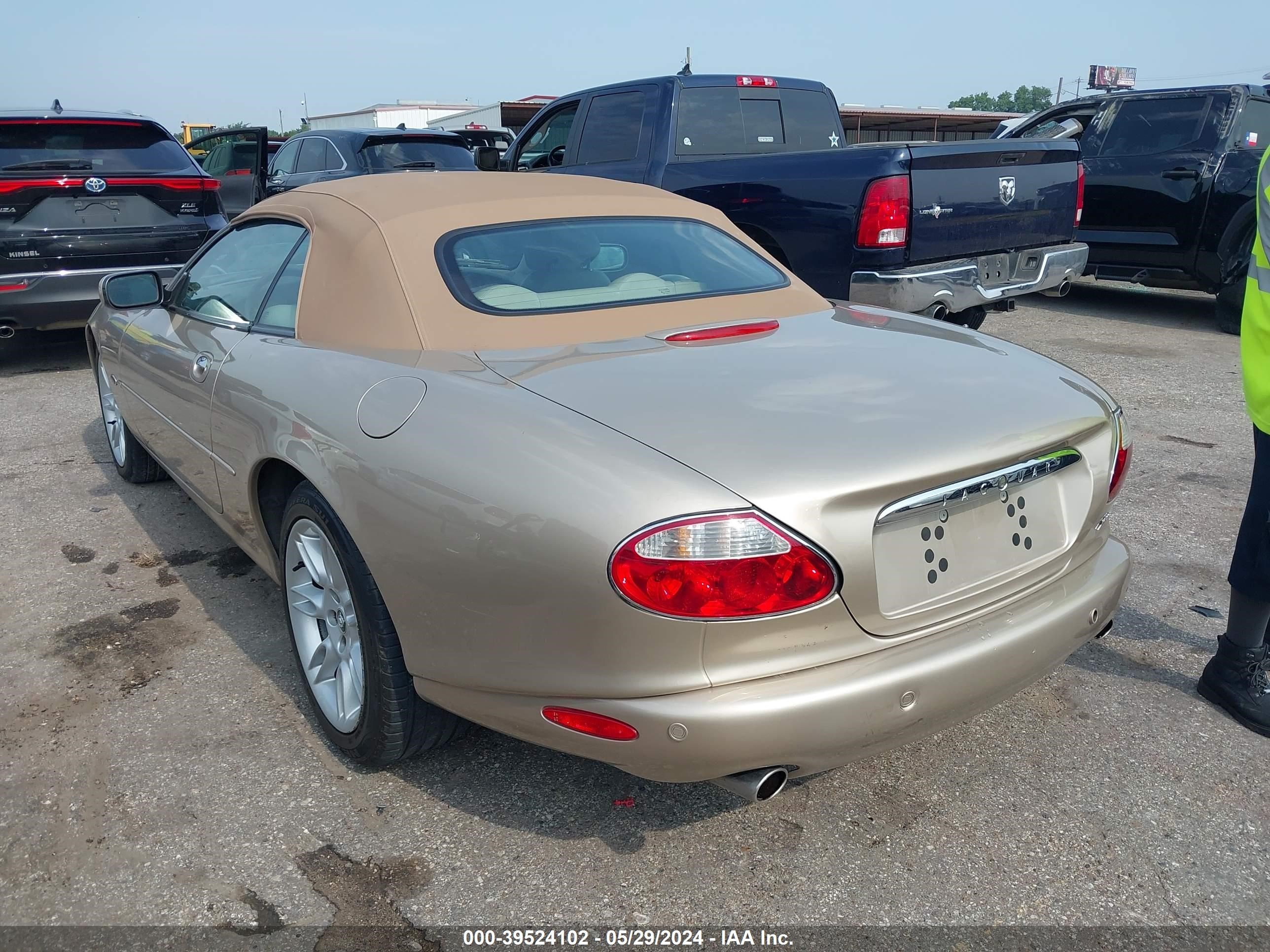 Photo 2 VIN: SAJDA42C42NA25894 - JAGUAR XK 