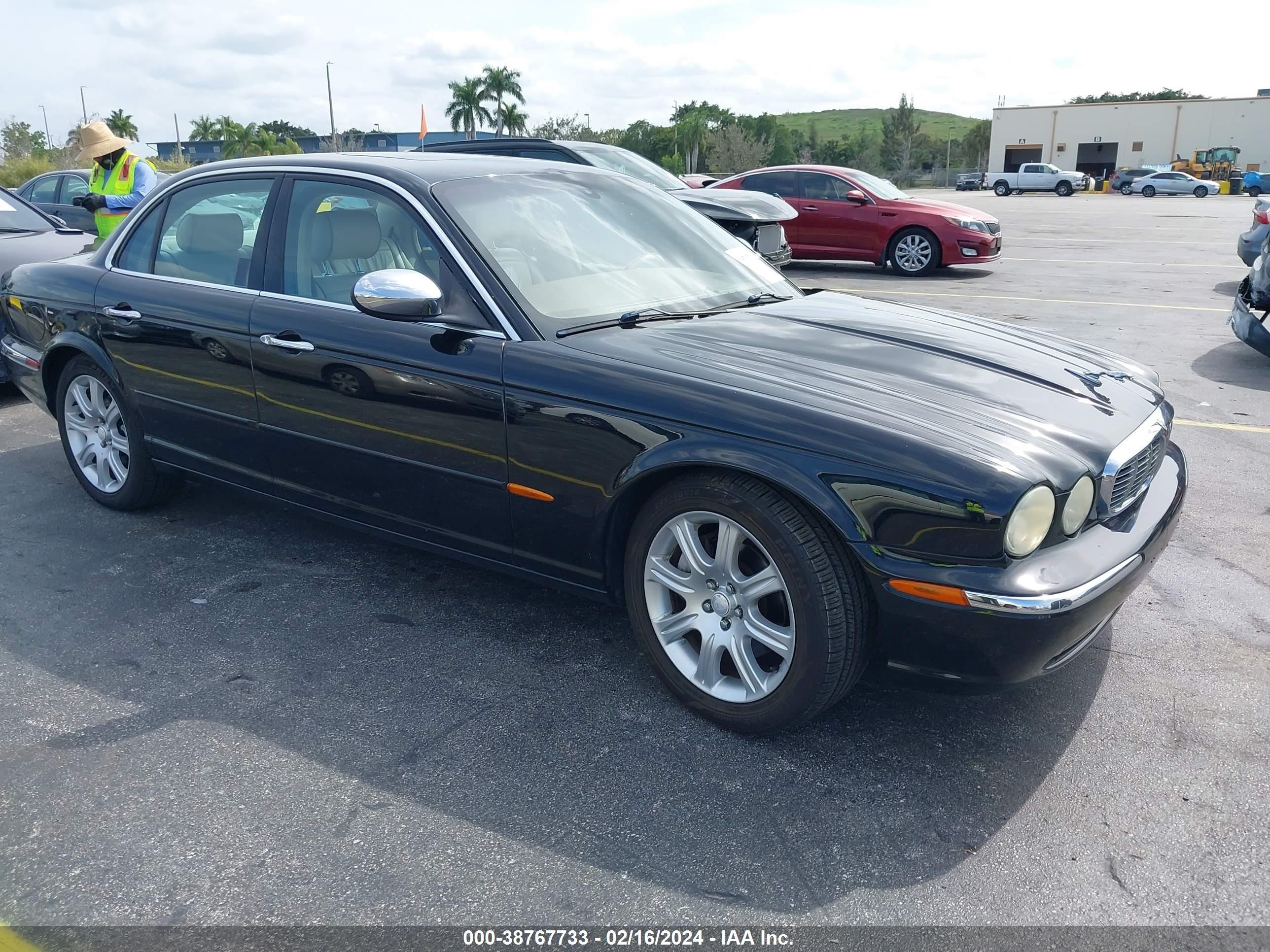 Photo 0 VIN: SAJEA74C74SG04630 - JAGUAR XJ 