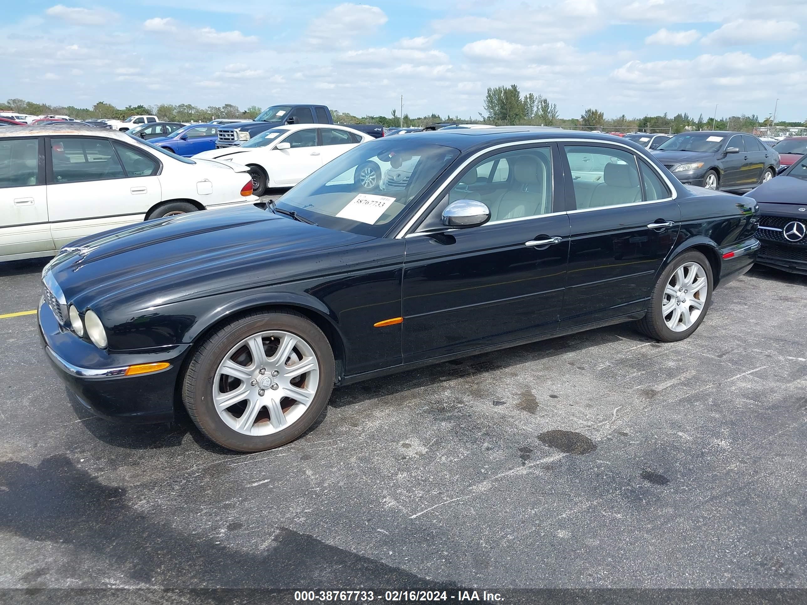 Photo 1 VIN: SAJEA74C74SG04630 - JAGUAR XJ 