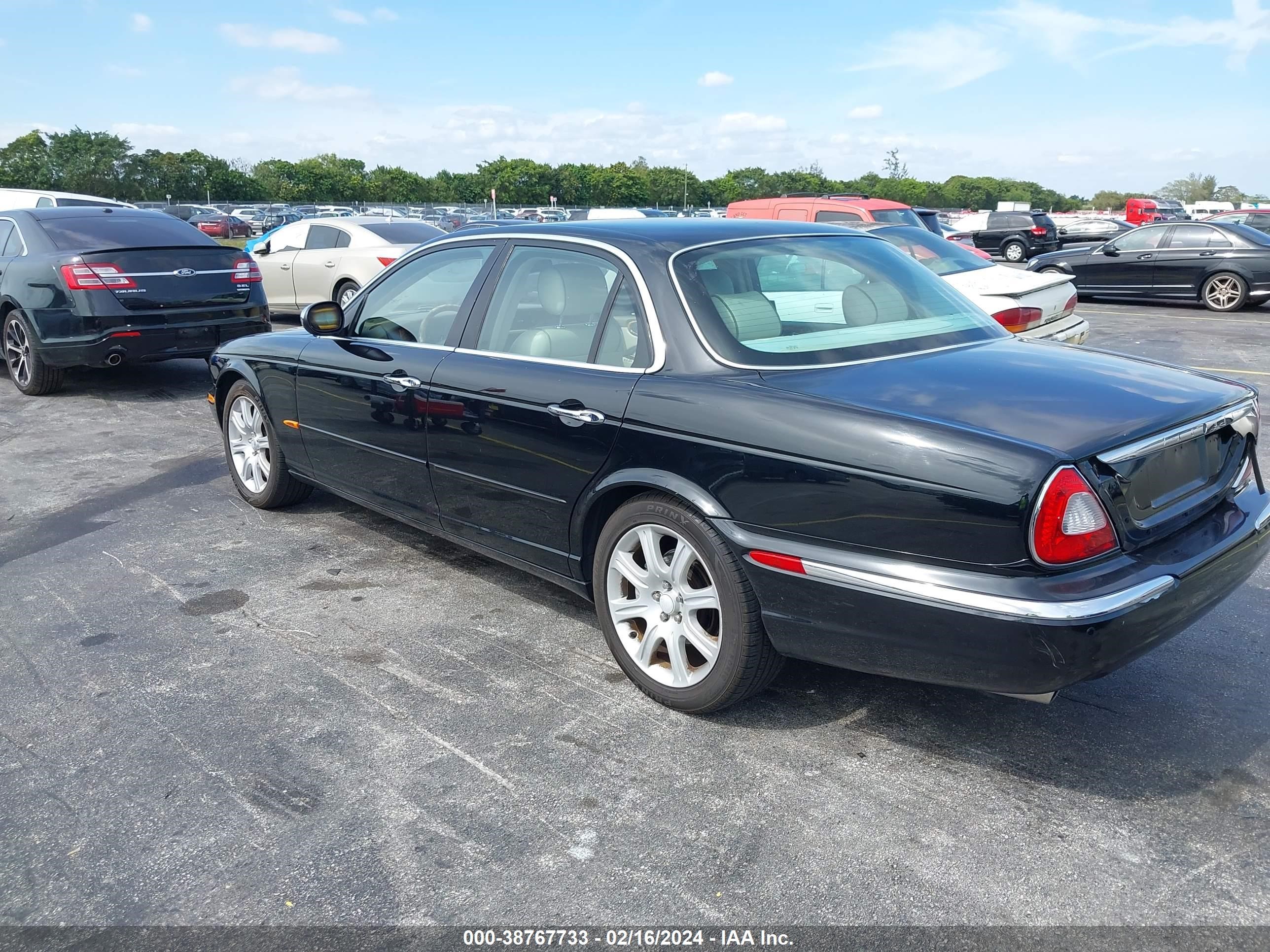 Photo 2 VIN: SAJEA74C74SG04630 - JAGUAR XJ 