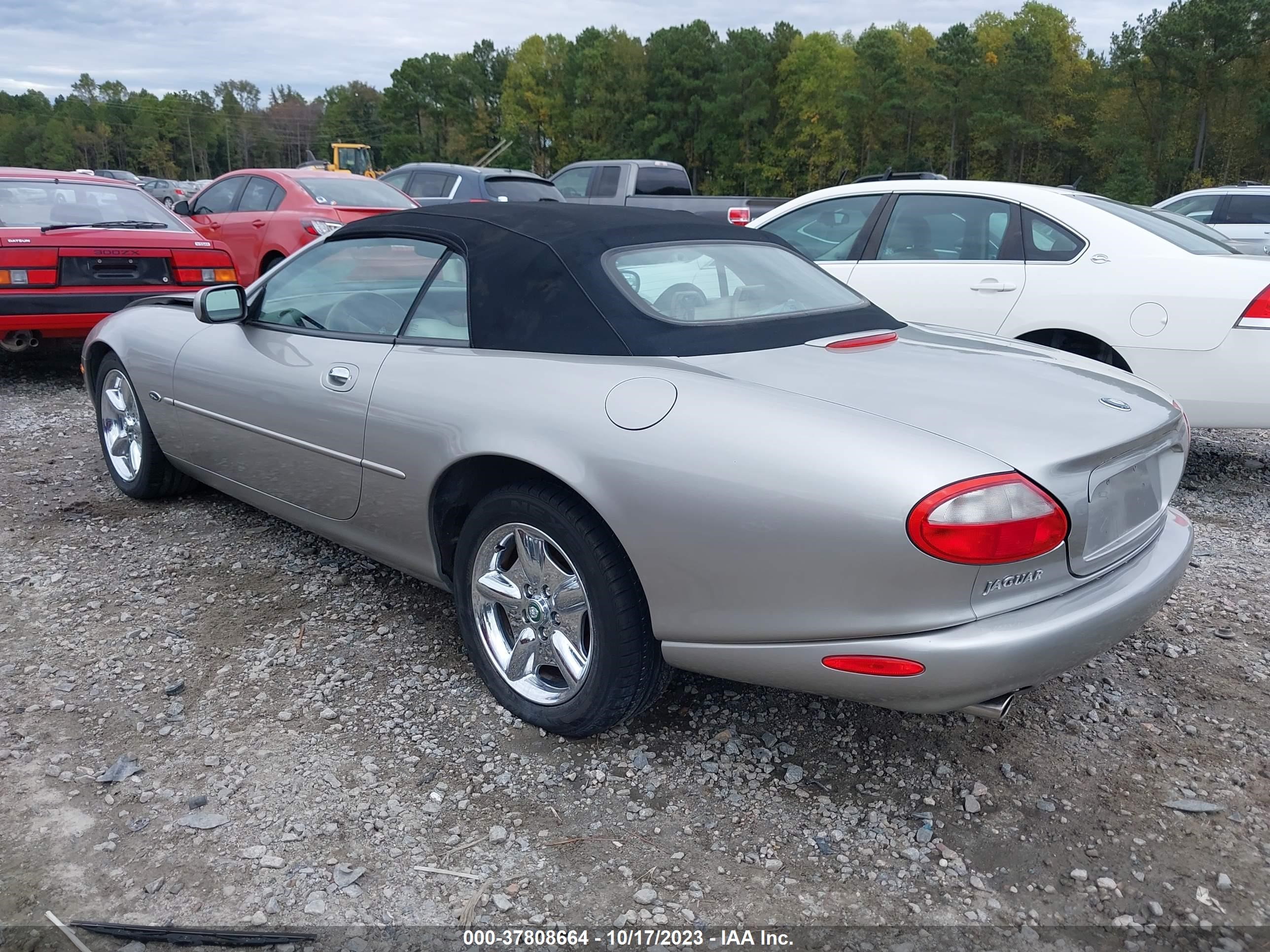 Photo 2 VIN: SAJGX2047XC037548 - JAGUAR XK 