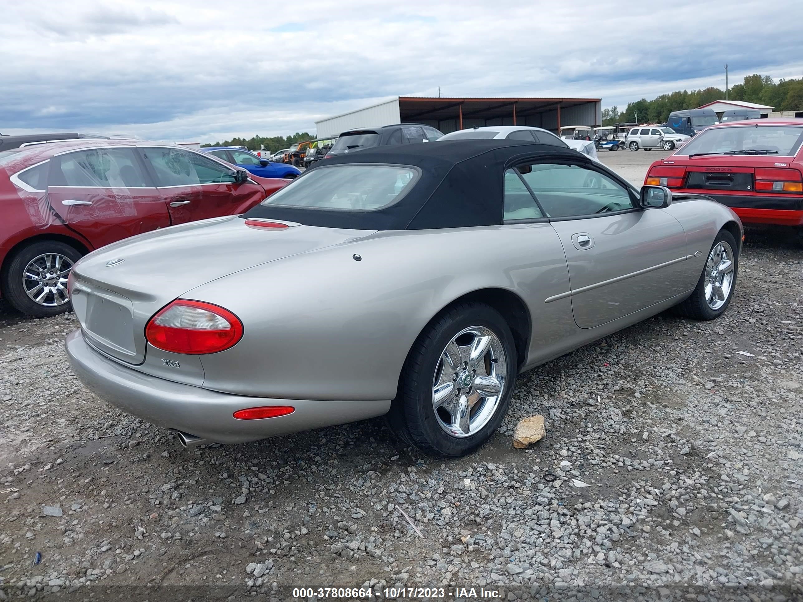 Photo 3 VIN: SAJGX2047XC037548 - JAGUAR XK 