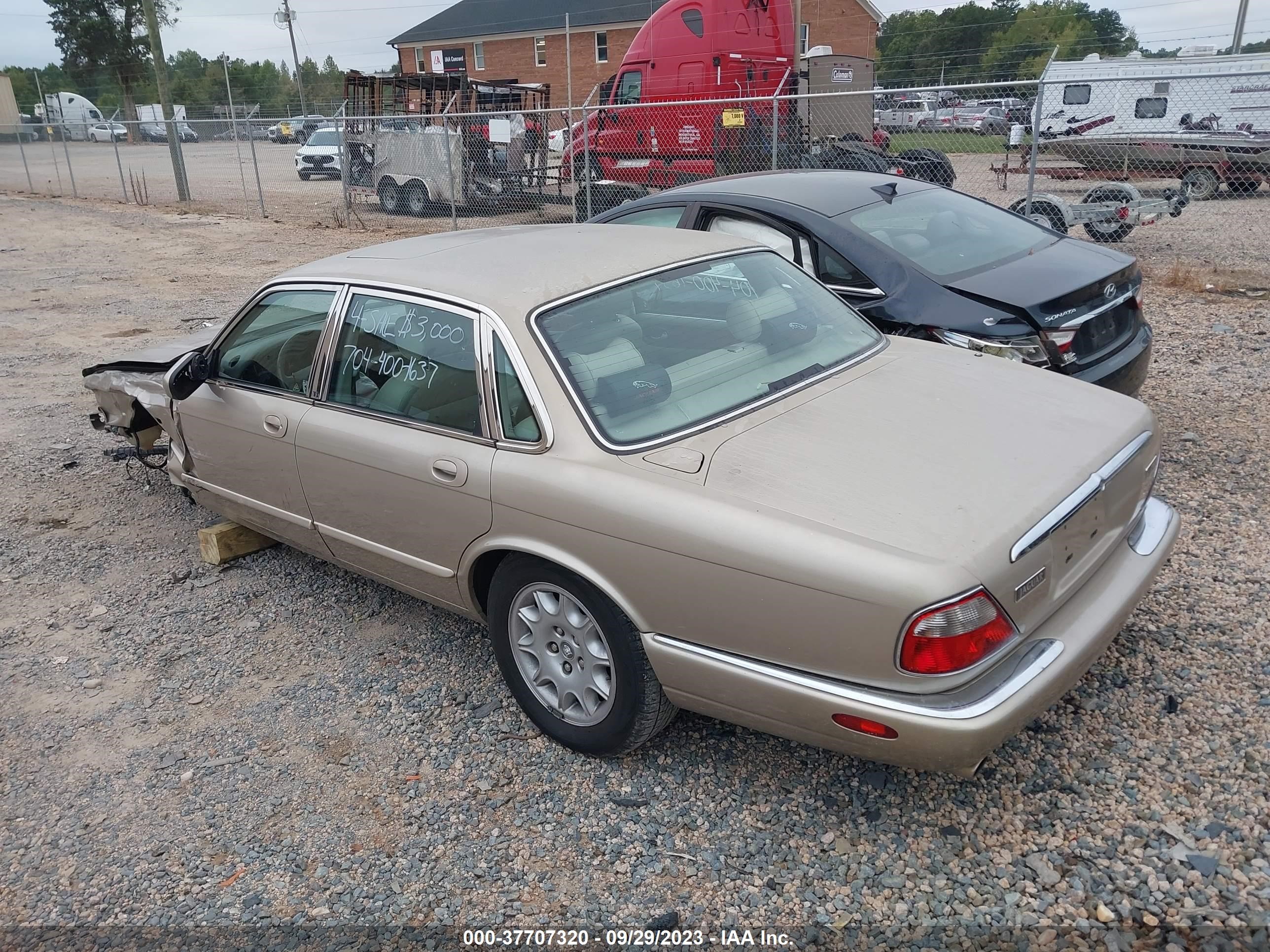 Photo 2 VIN: SAJHD1044XC868044 - JAGUAR XJ 