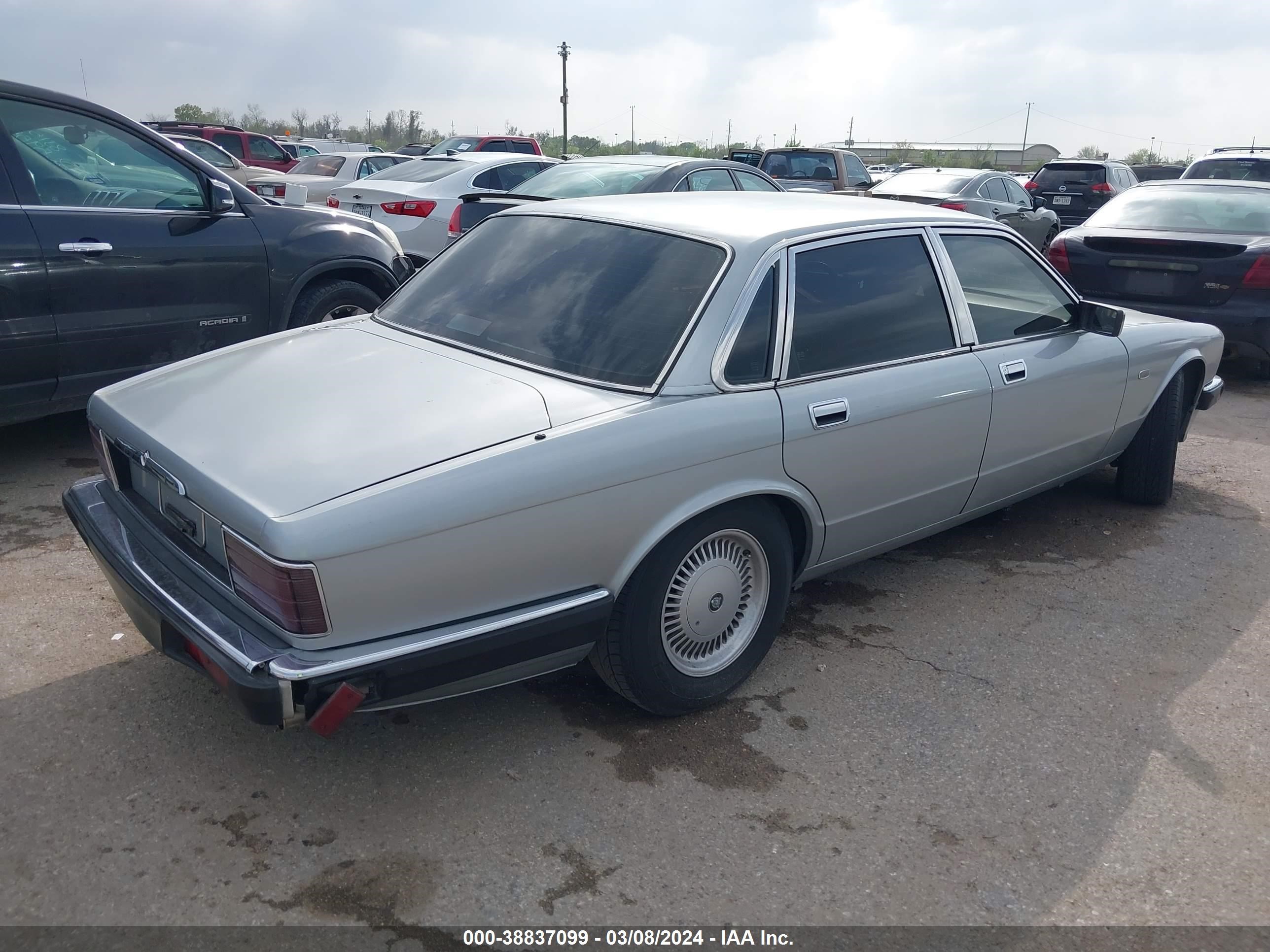 Photo 3 VIN: SAJHW1749PC678739 - JAGUAR XJ 