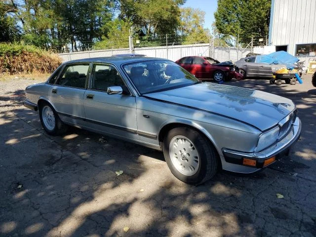 Photo 3 VIN: SAJHX1741RC698208 - JAGUAR XJ6 