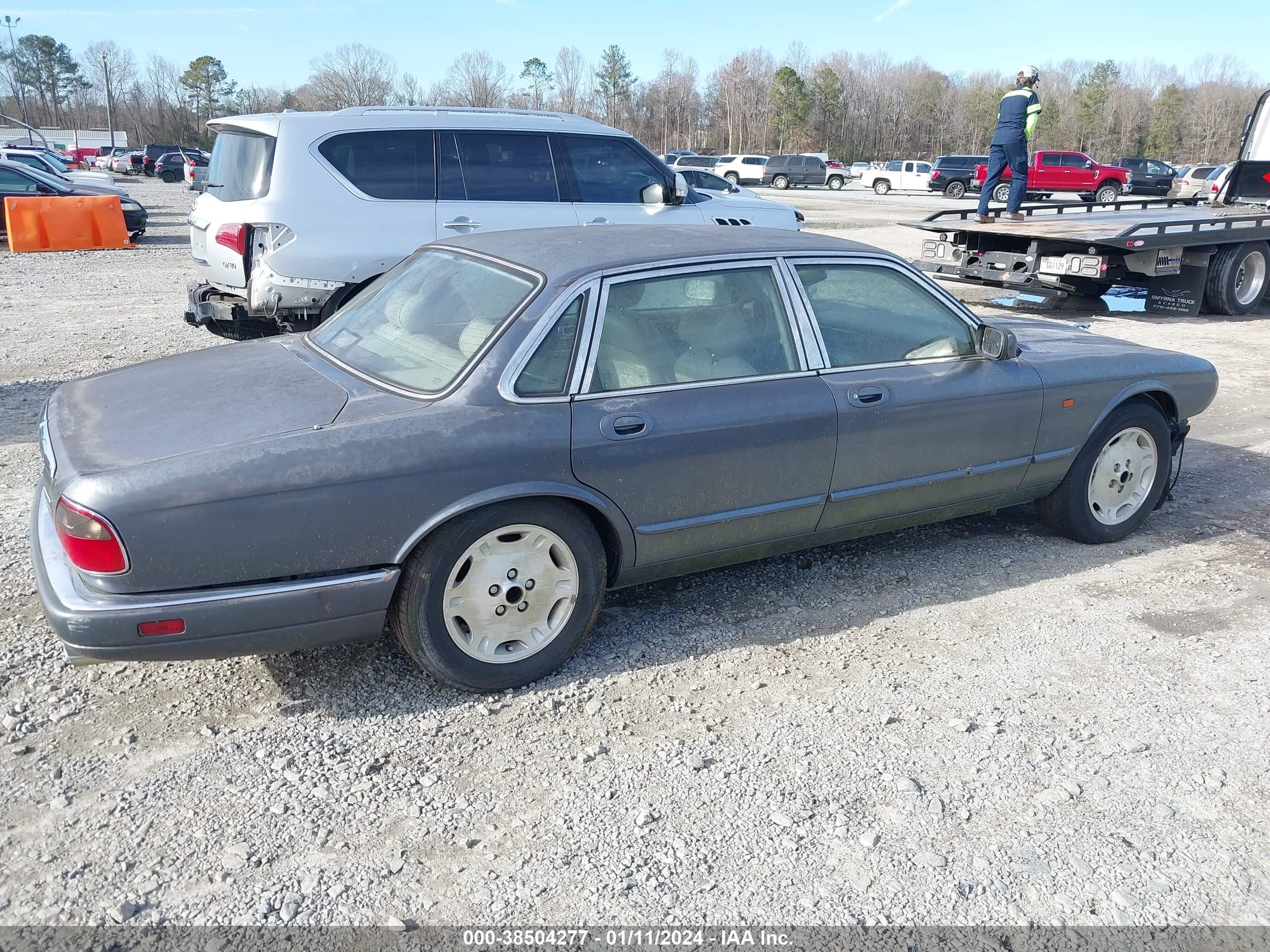 Photo 3 VIN: SAJHX1742SC726023 - JAGUAR XJ 