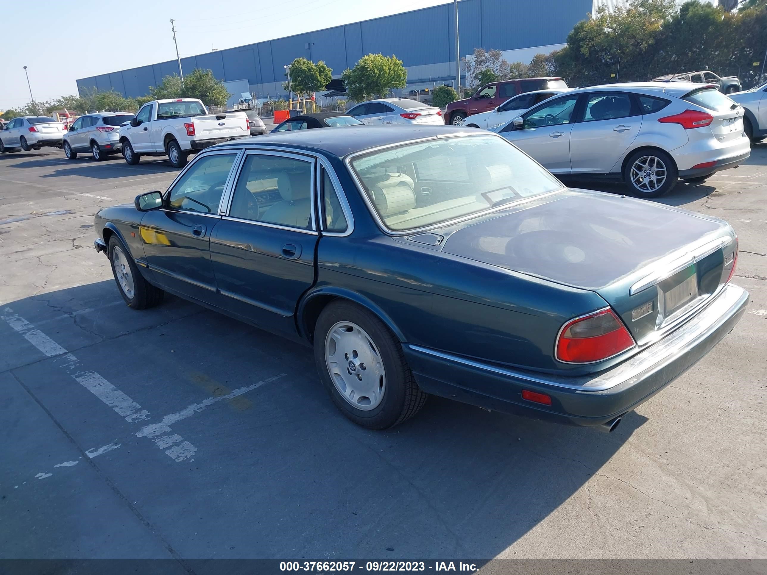 Photo 2 VIN: SAJHX1743TC761669 - JAGUAR XJ 