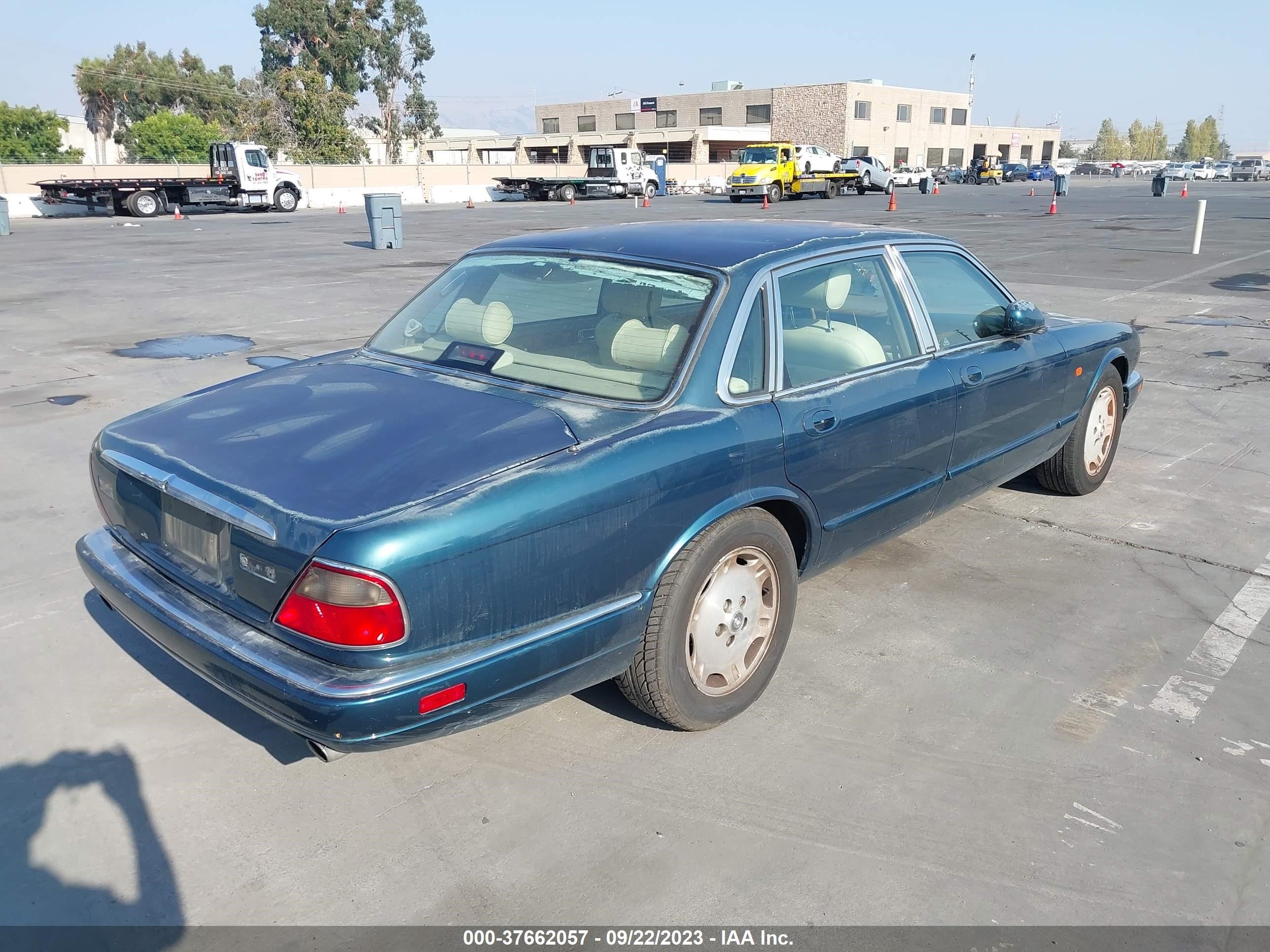 Photo 3 VIN: SAJHX1743TC761669 - JAGUAR XJ 