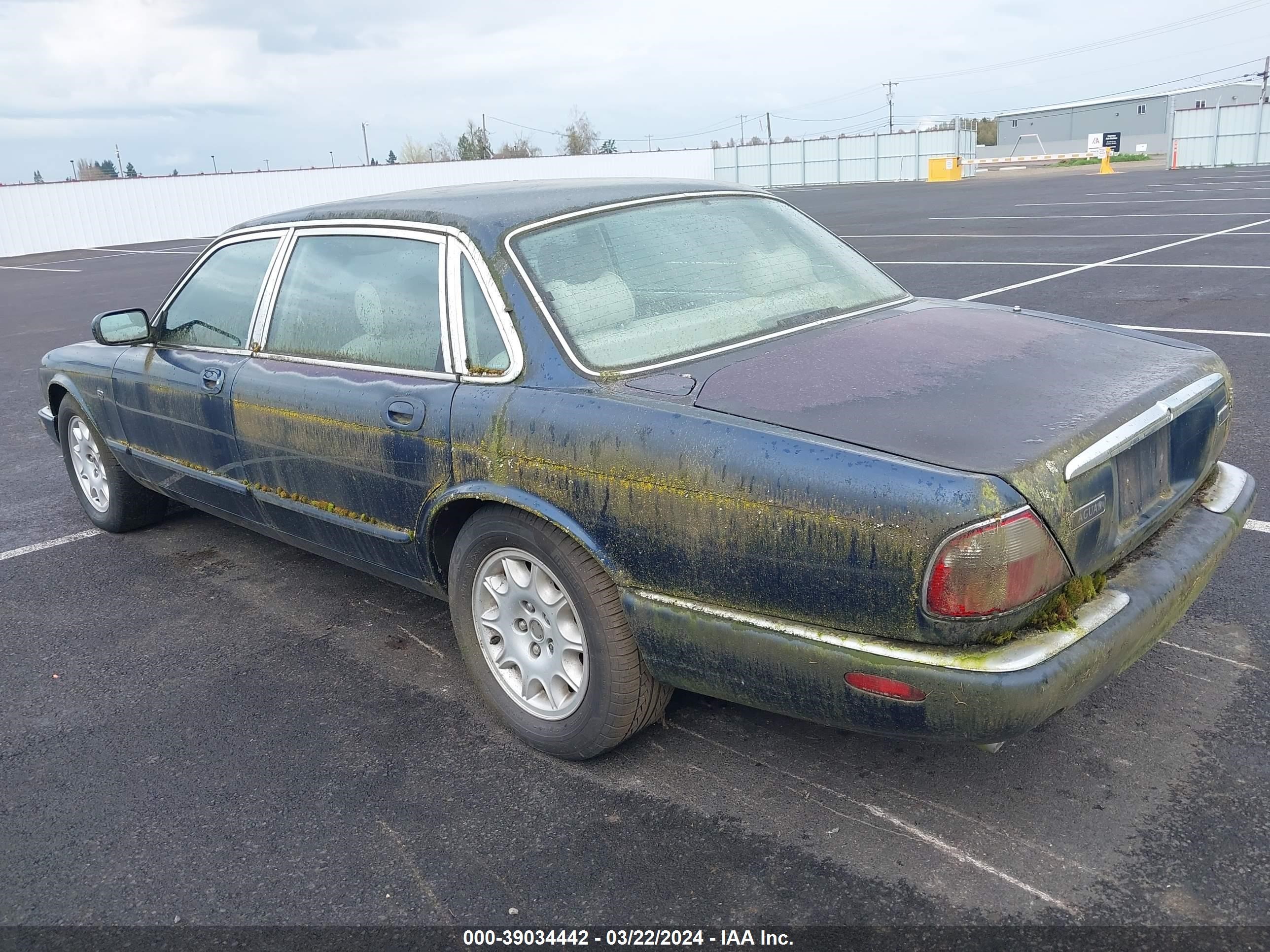 Photo 2 VIN: SAJHX6246WC833831 - JAGUAR XJ 