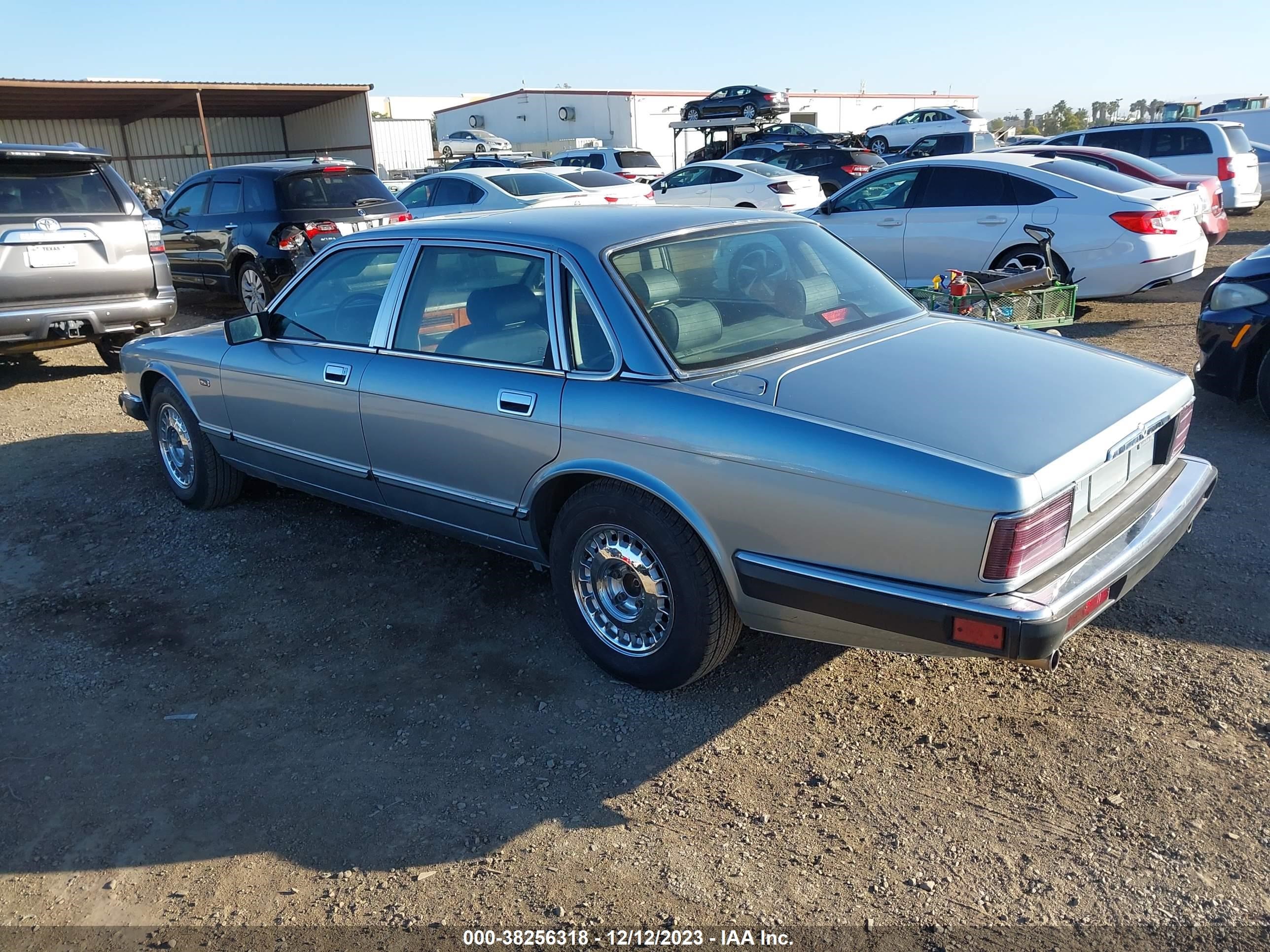 Photo 2 VIN: SAJHY1746NC651635 - JAGUAR XJ 