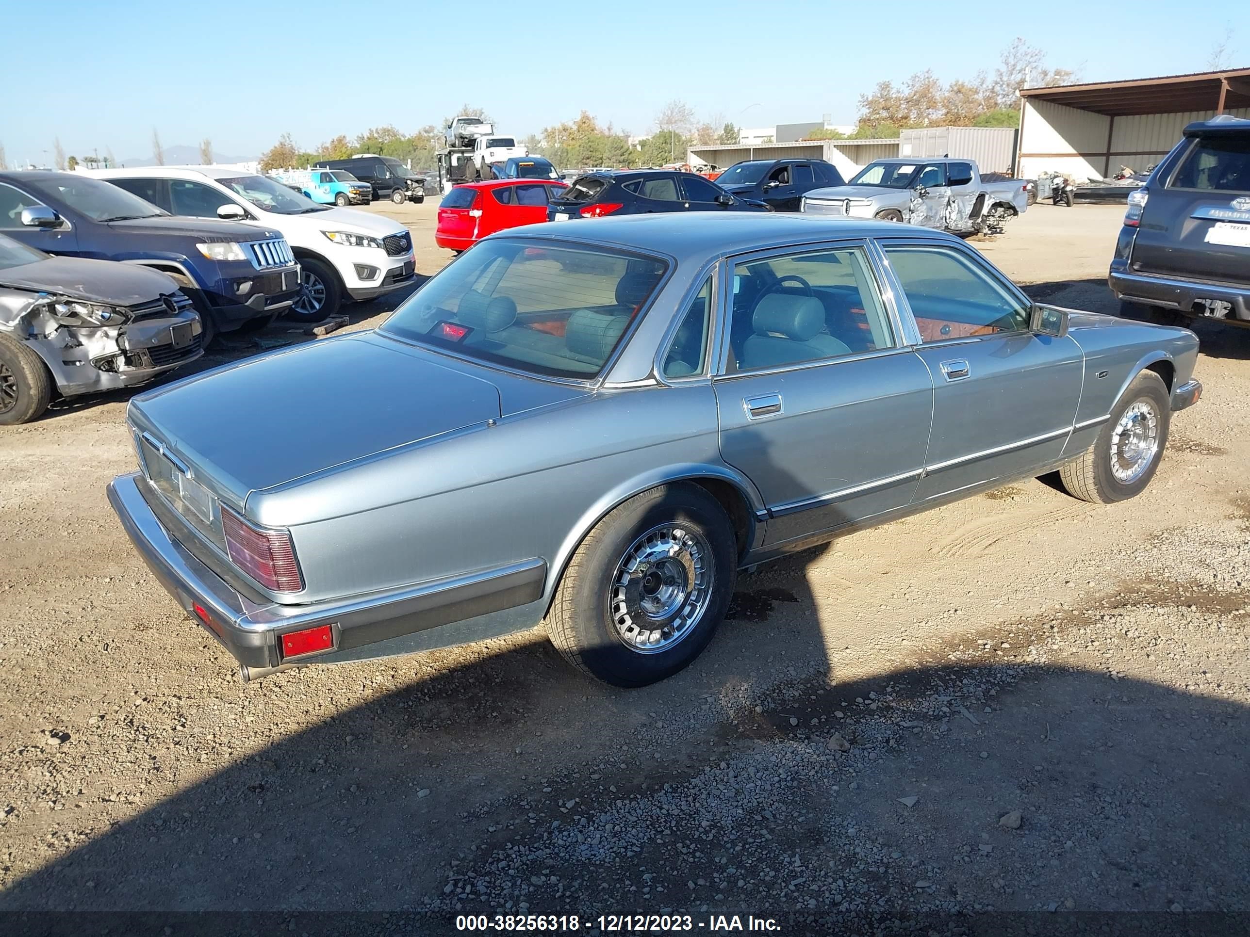 Photo 3 VIN: SAJHY1746NC651635 - JAGUAR XJ 