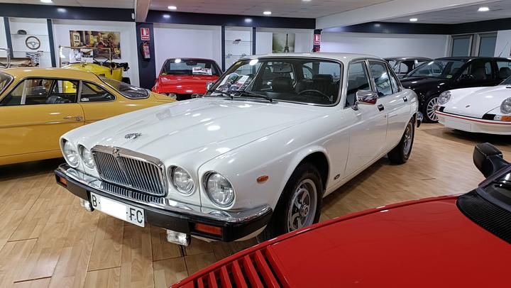 Photo 1 VIN: SAJJAALP4CC338243 - JAGUAR XJ 