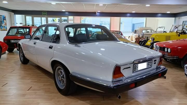 Photo 3 VIN: SAJJAALP4CC338243 - JAGUAR XJ 