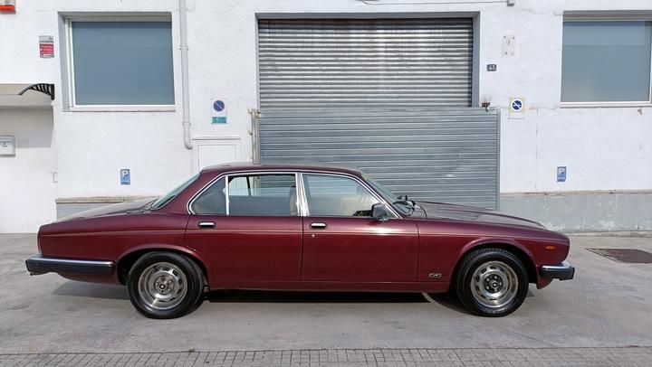 Photo 2 VIN: SAJJAALP4CC350525 - JAGUAR XJ6 