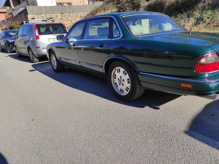 Photo 0 VIN: SAJJFALG8BJ727087 - JAGUAR XJ6 3.2 MANUAL CITY CAR 