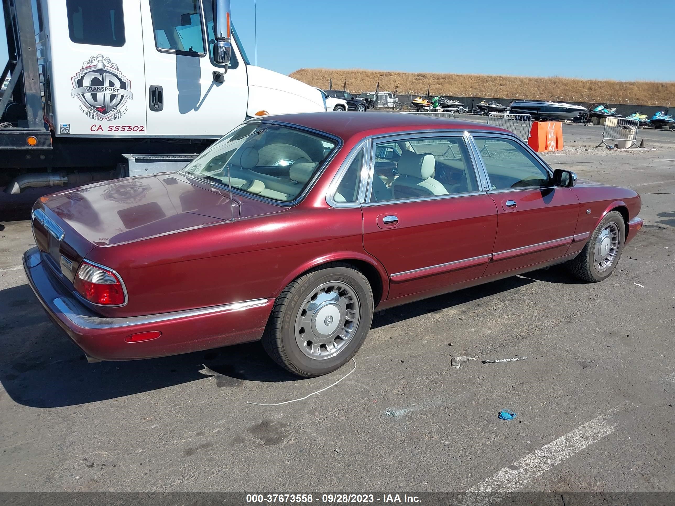 Photo 3 VIN: SAJKD6044XC873246 - JAGUAR XJ 