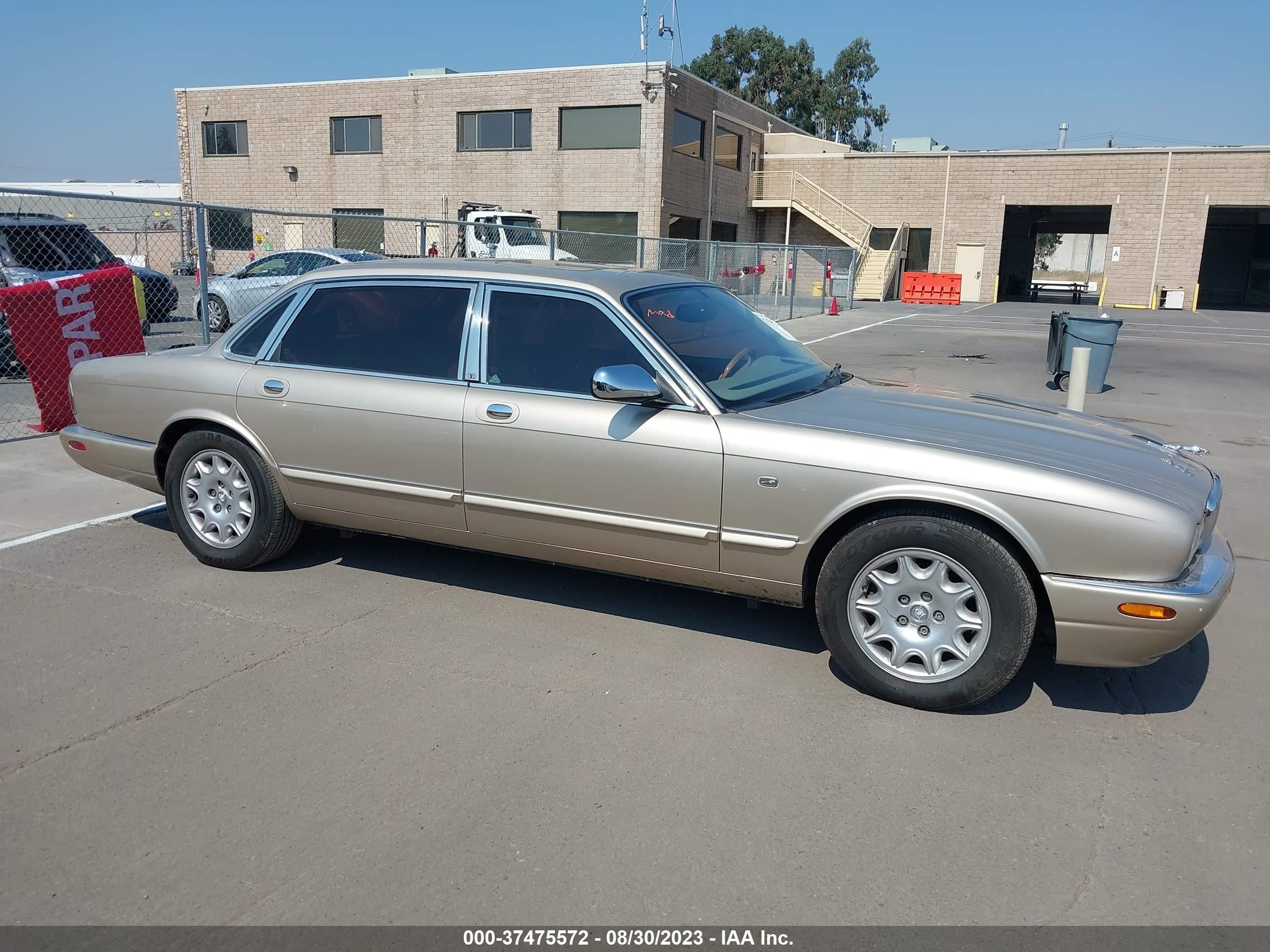 Photo 12 VIN: SAJKD6045XC873580 - JAGUAR XJ 