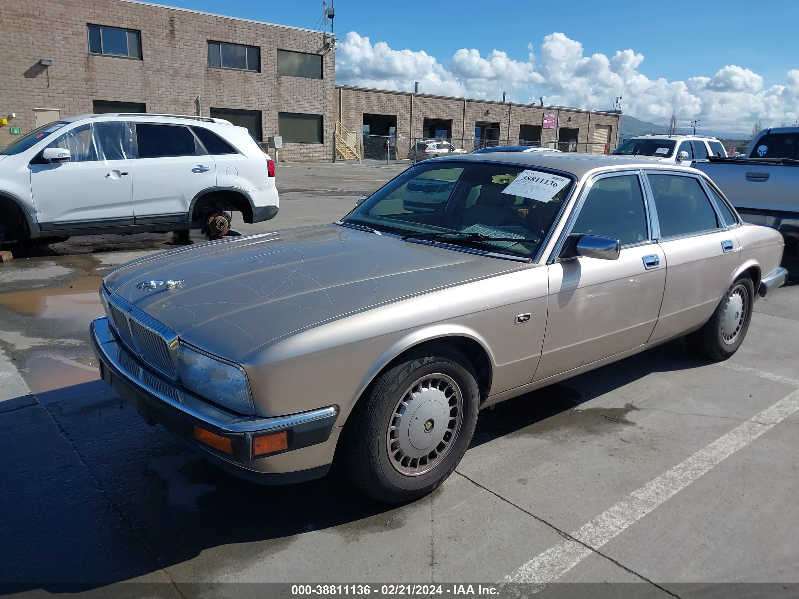 Photo 1 VIN: SAJKW1749PC670016 - JAGUAR XJ 