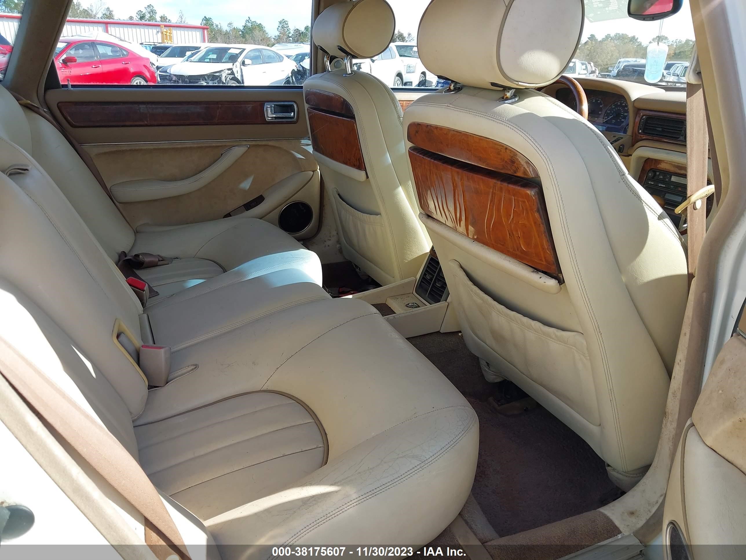 Photo 7 VIN: SAJKX1747SC743910 - JAGUAR XJ 