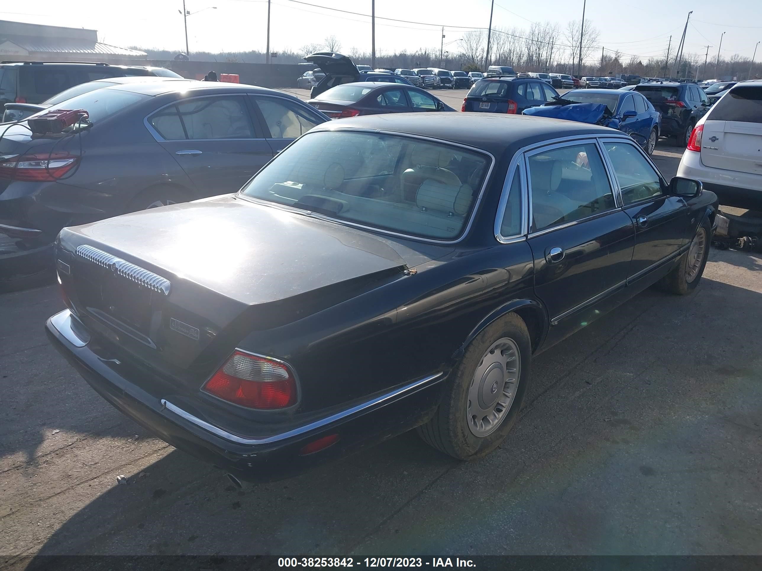 Photo 3 VIN: SAJKX6240WC840179 - JAGUAR XJ 