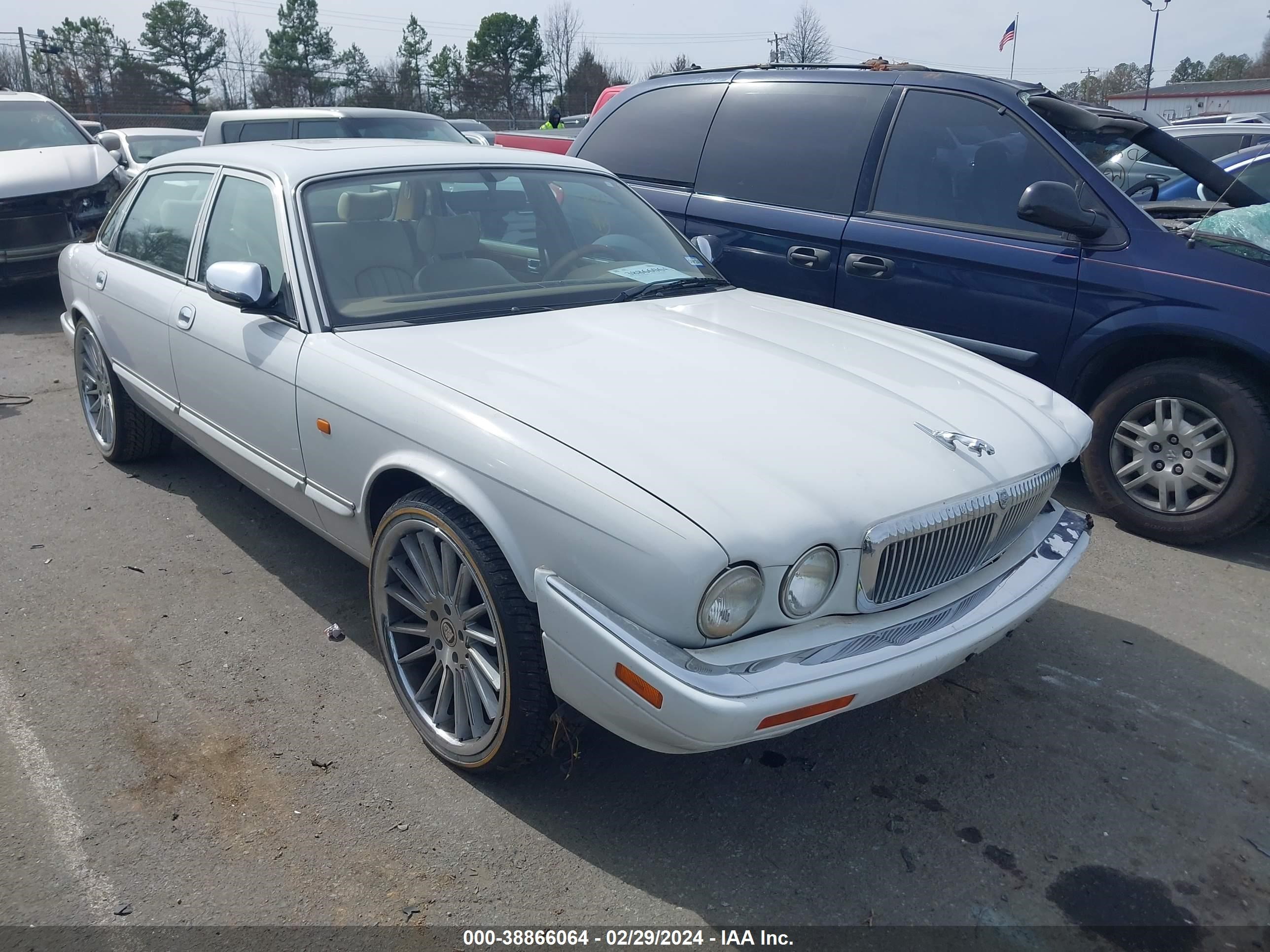 Photo 0 VIN: SAJKX6245VC789373 - JAGUAR XJ 