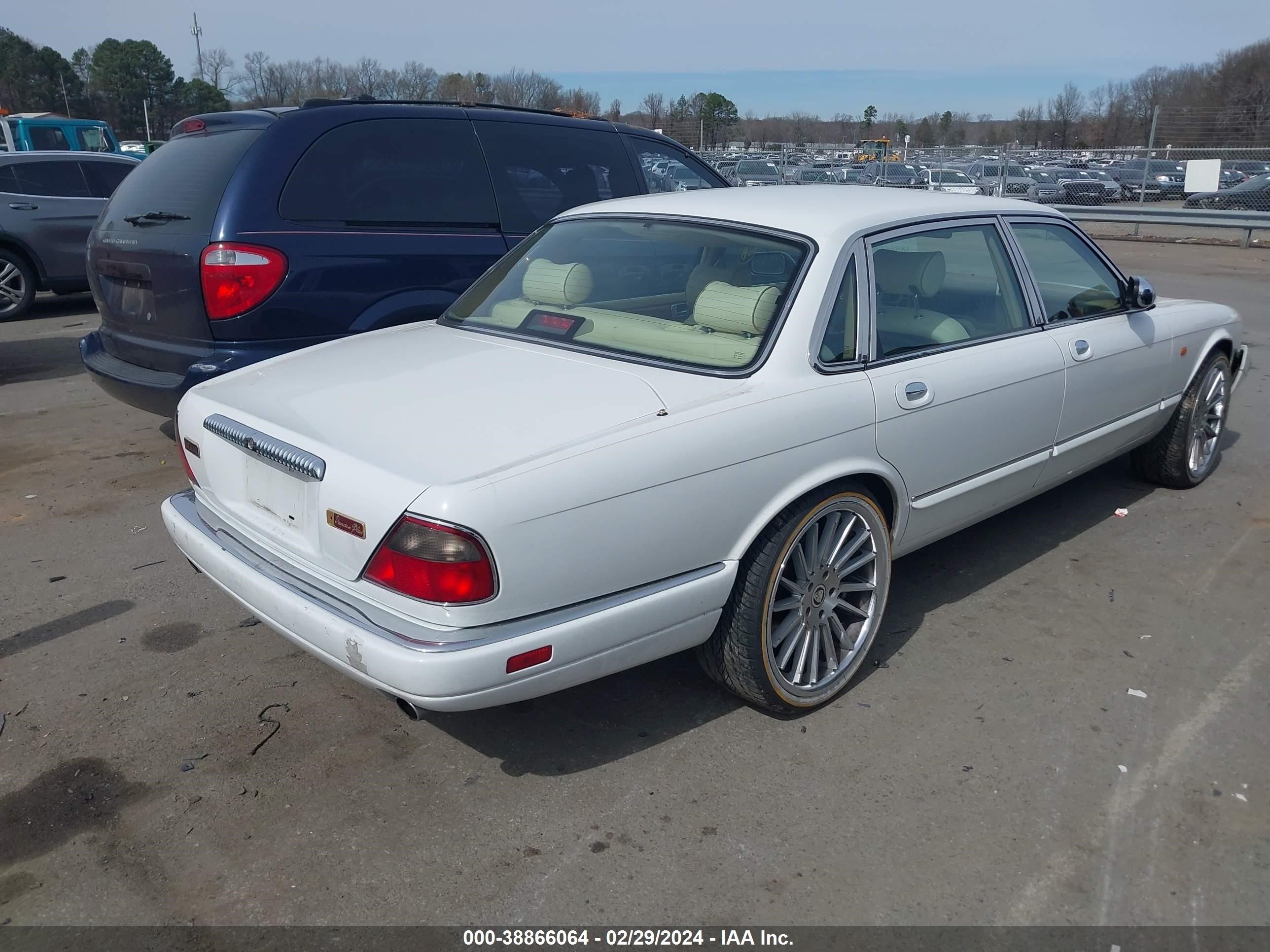 Photo 3 VIN: SAJKX6245VC789373 - JAGUAR XJ 