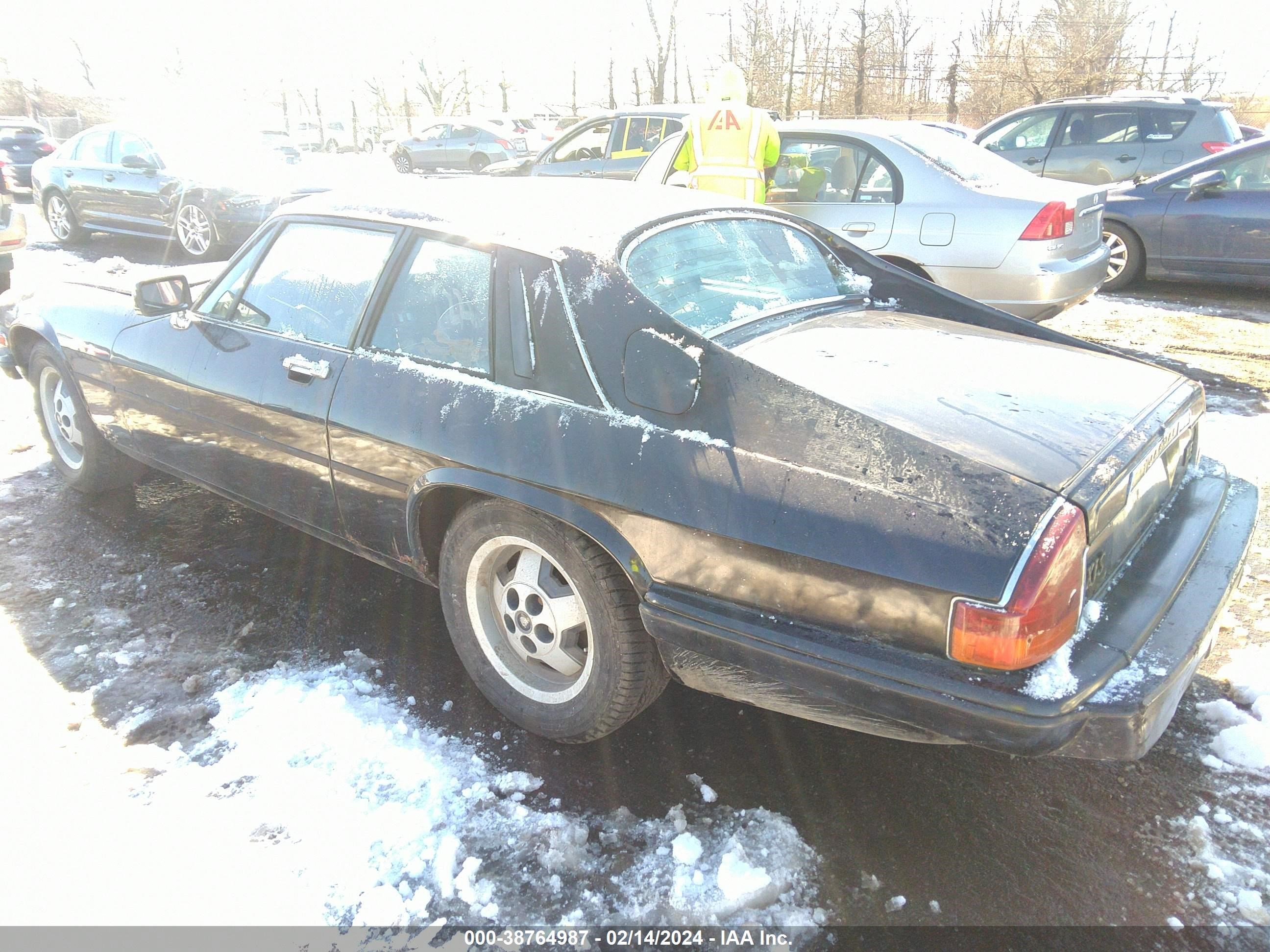 Photo 2 VIN: SAJNV5844FC124647 - JAGUAR XJS 