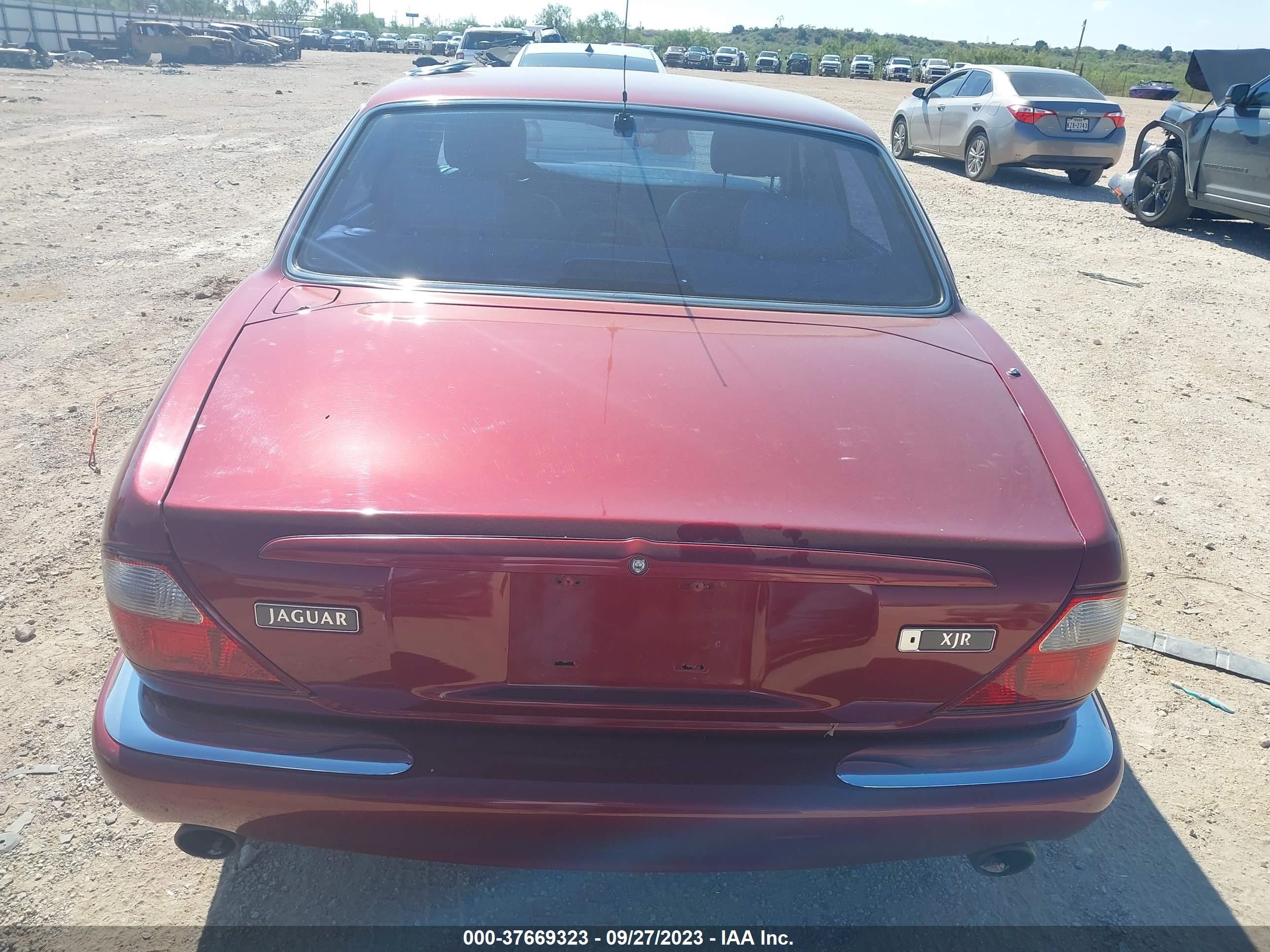 Photo 14 VIN: SAJPX1849WC819833 - JAGUAR XJ 