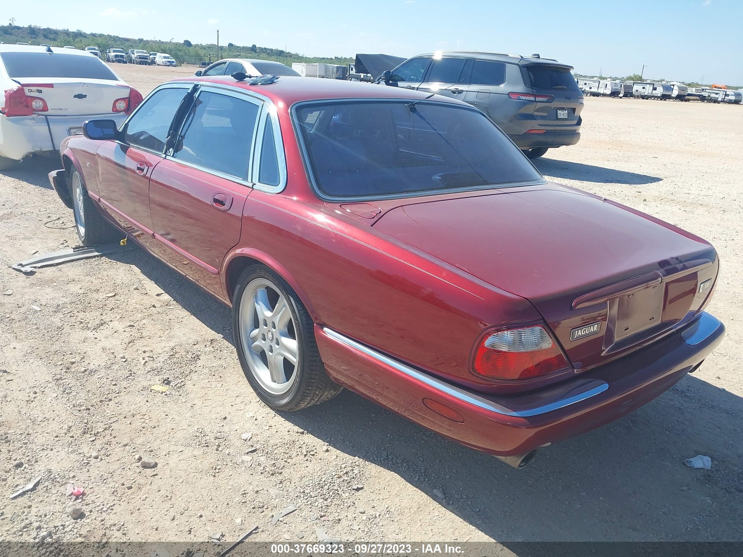 Photo 2 VIN: SAJPX1849WC819833 - JAGUAR XJ 