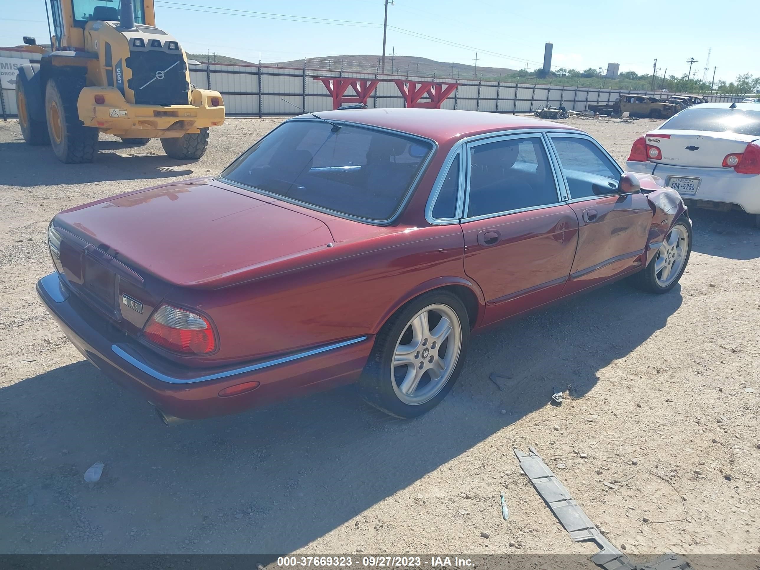 Photo 3 VIN: SAJPX1849WC819833 - JAGUAR XJ 