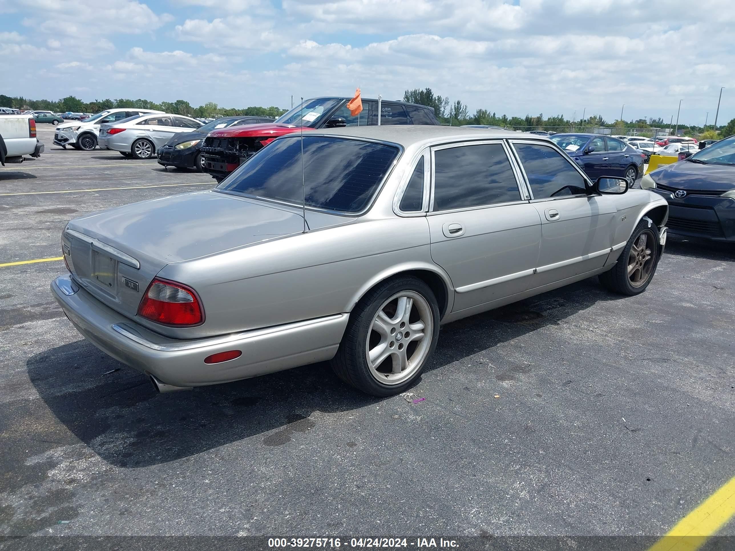 Photo 3 VIN: SAJPX184XXC865589 - JAGUAR XJR 