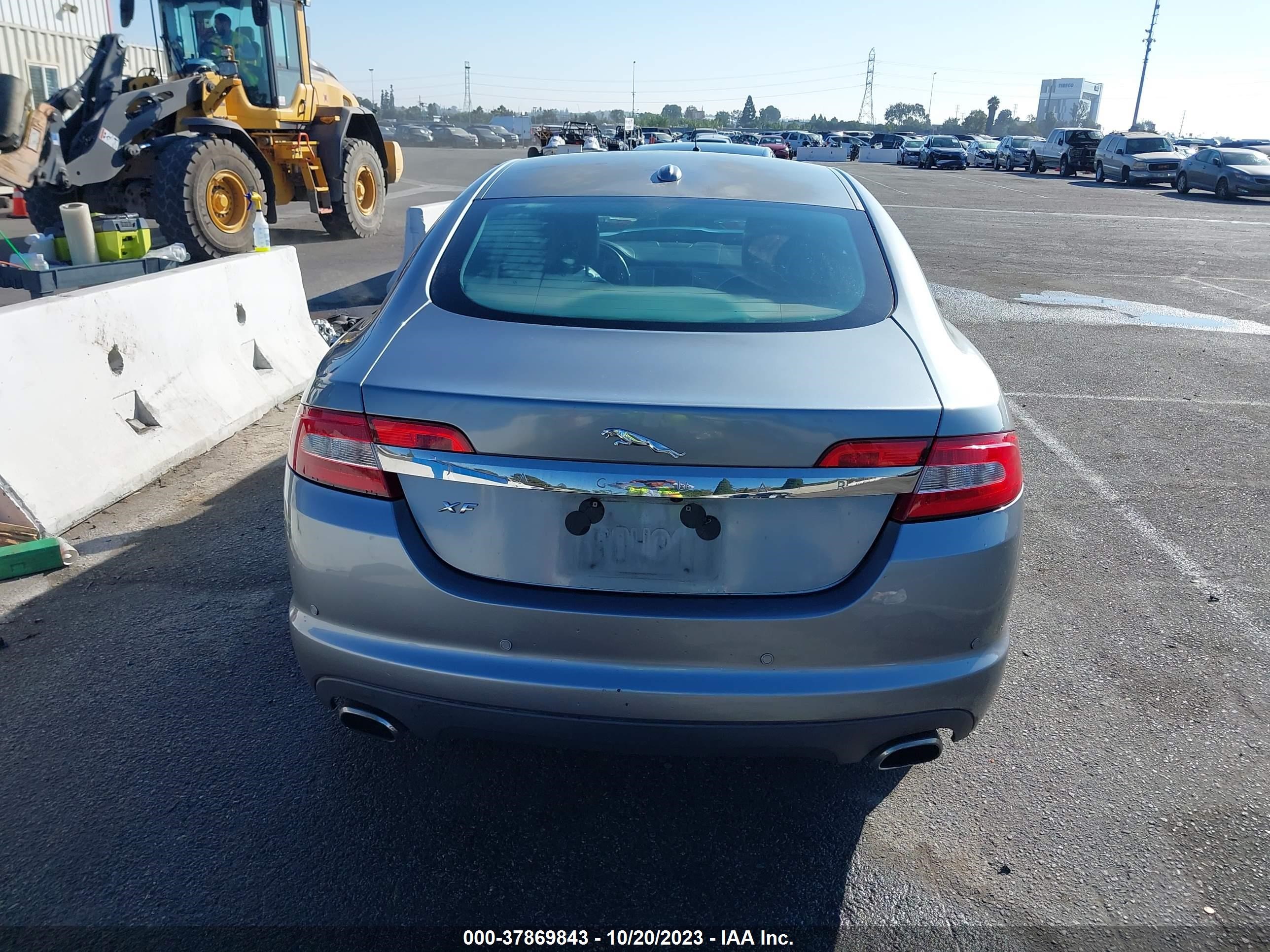 Photo 16 VIN: SAJWA0GBXBLS07500 - JAGUAR XF 