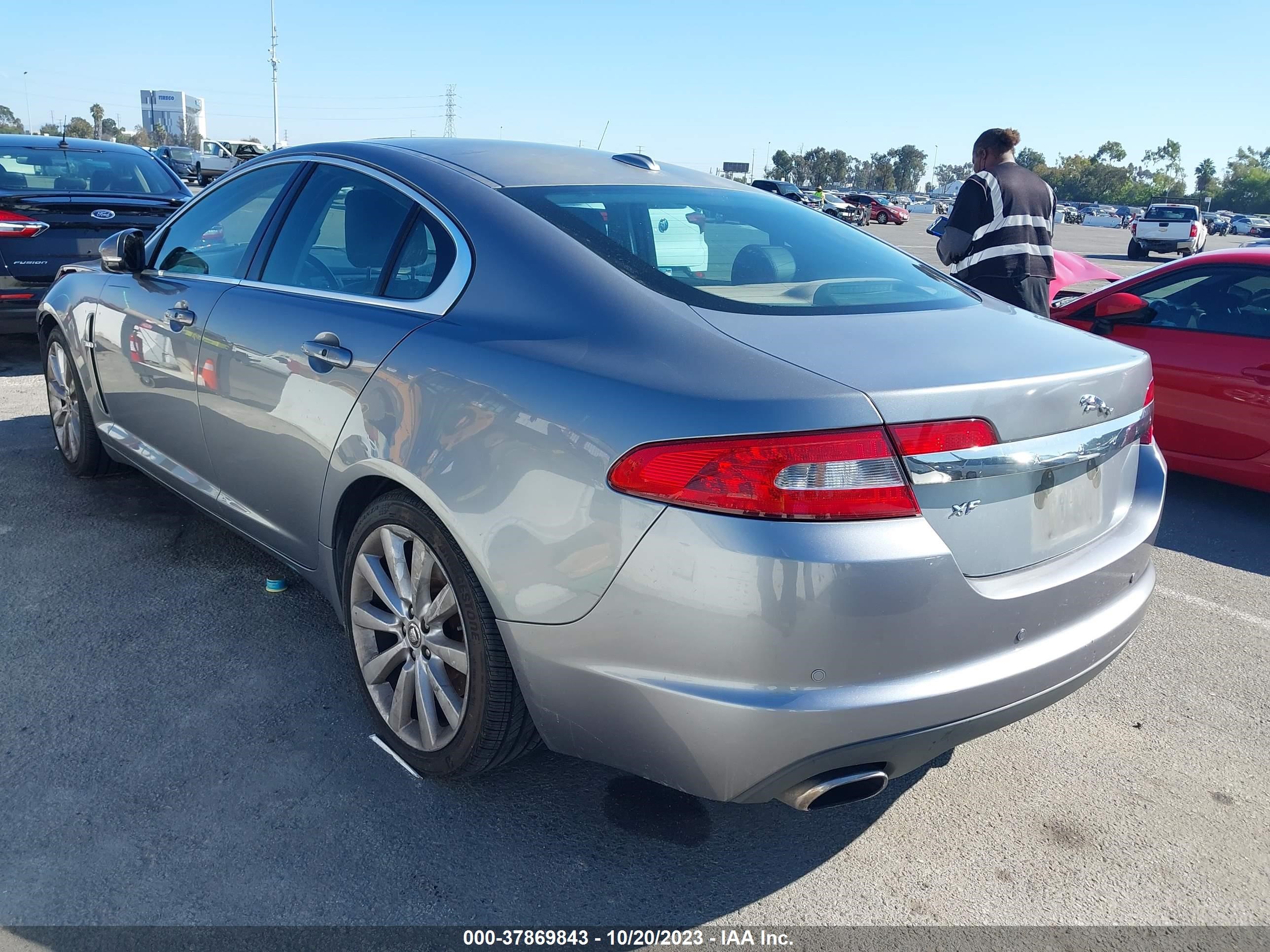 Photo 2 VIN: SAJWA0GBXBLS07500 - JAGUAR XF 