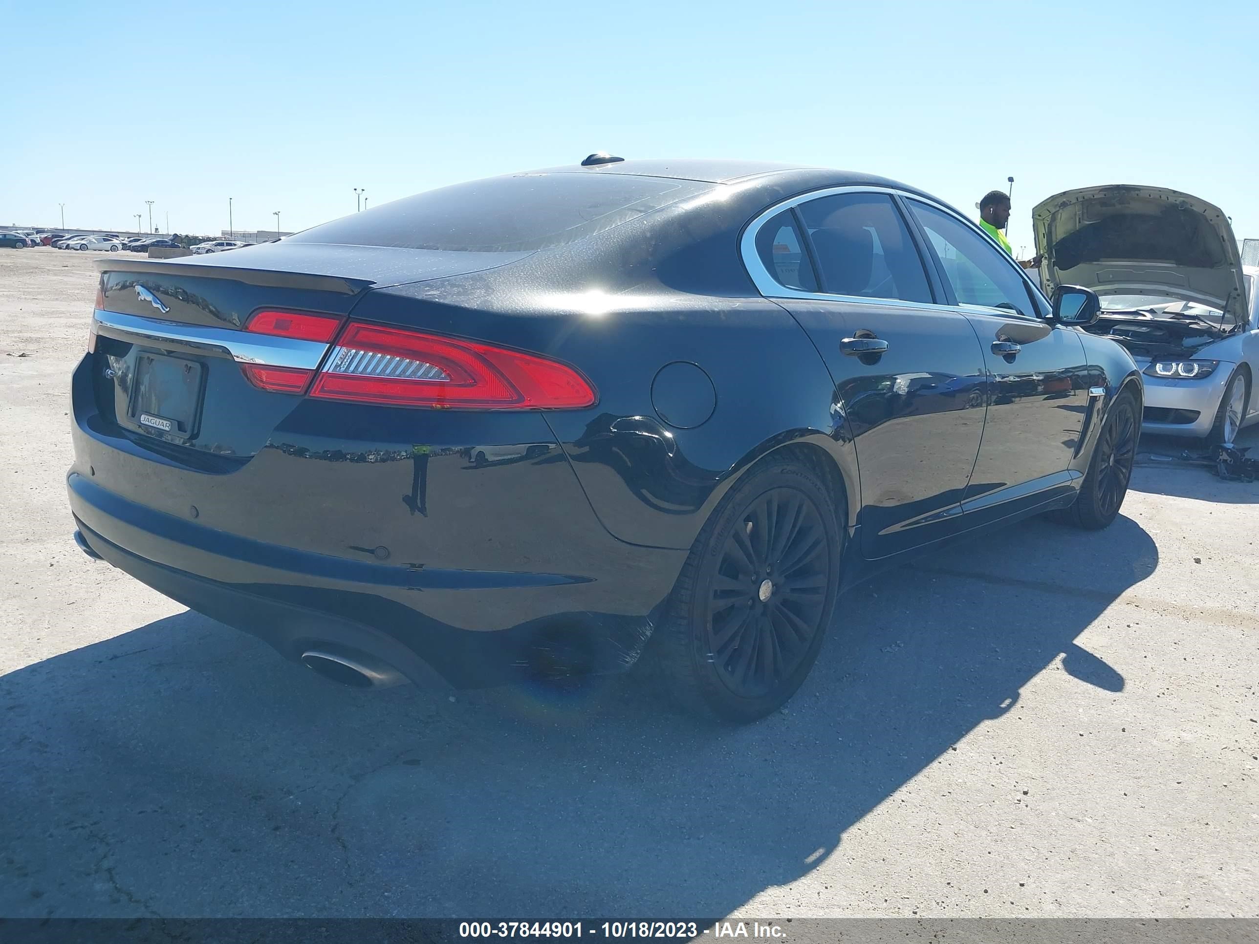 Photo 3 VIN: SAJWA0HB8CLS29446 - JAGUAR XF 