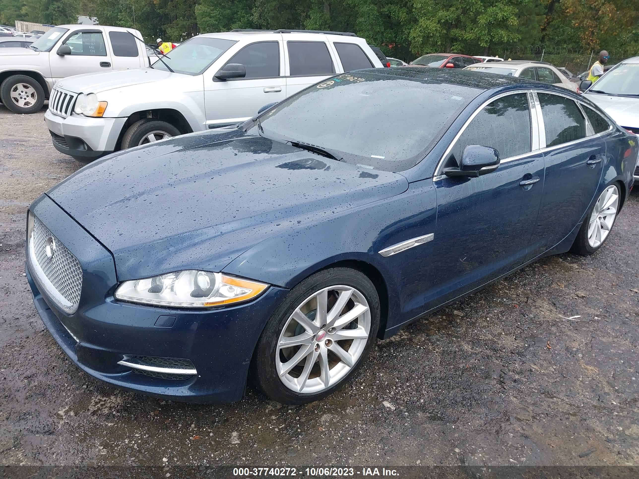 Photo 1 VIN: SAJWA1C74D8V39848 - JAGUAR XJ 