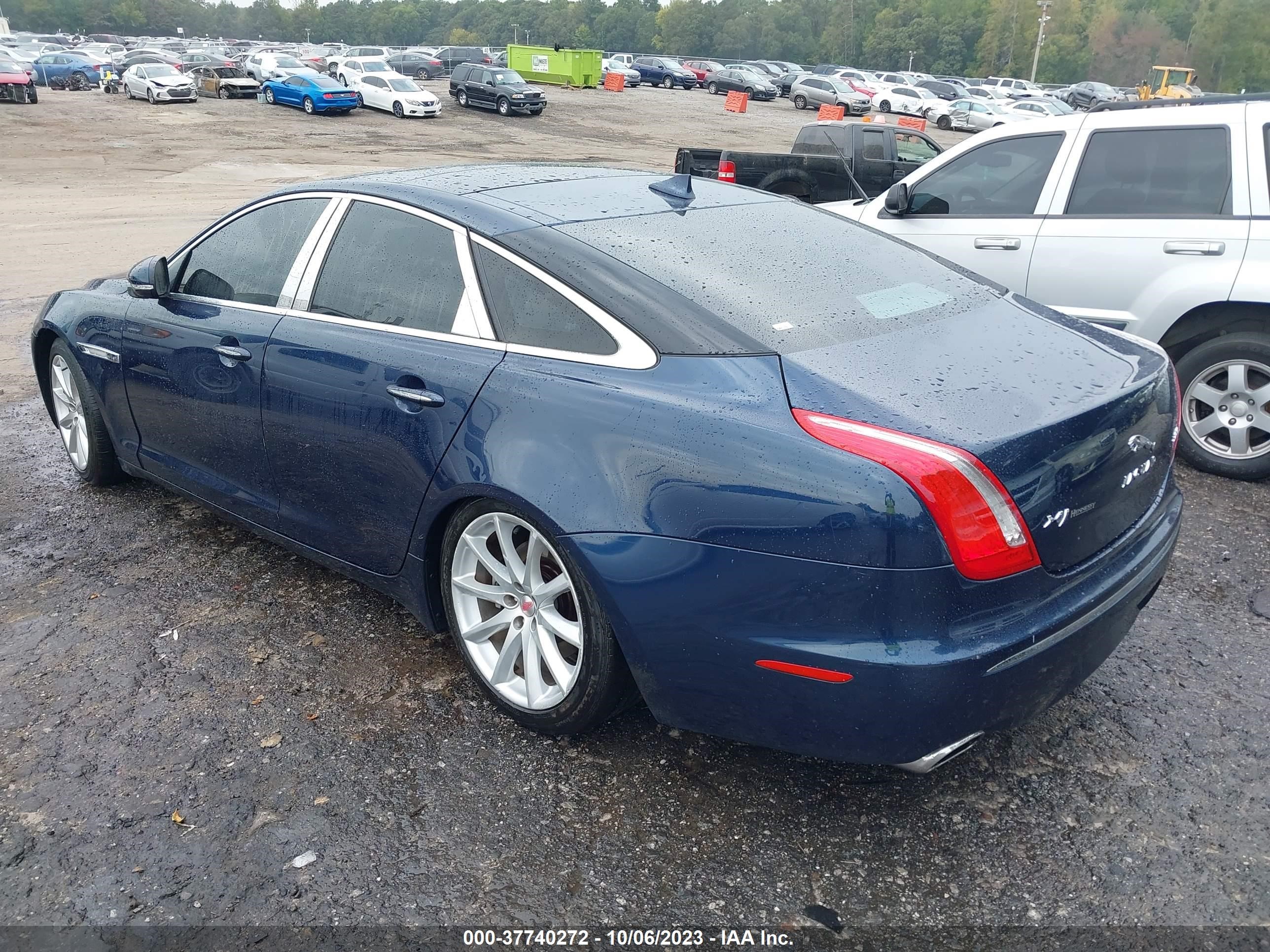 Photo 2 VIN: SAJWA1C74D8V39848 - JAGUAR XJ 