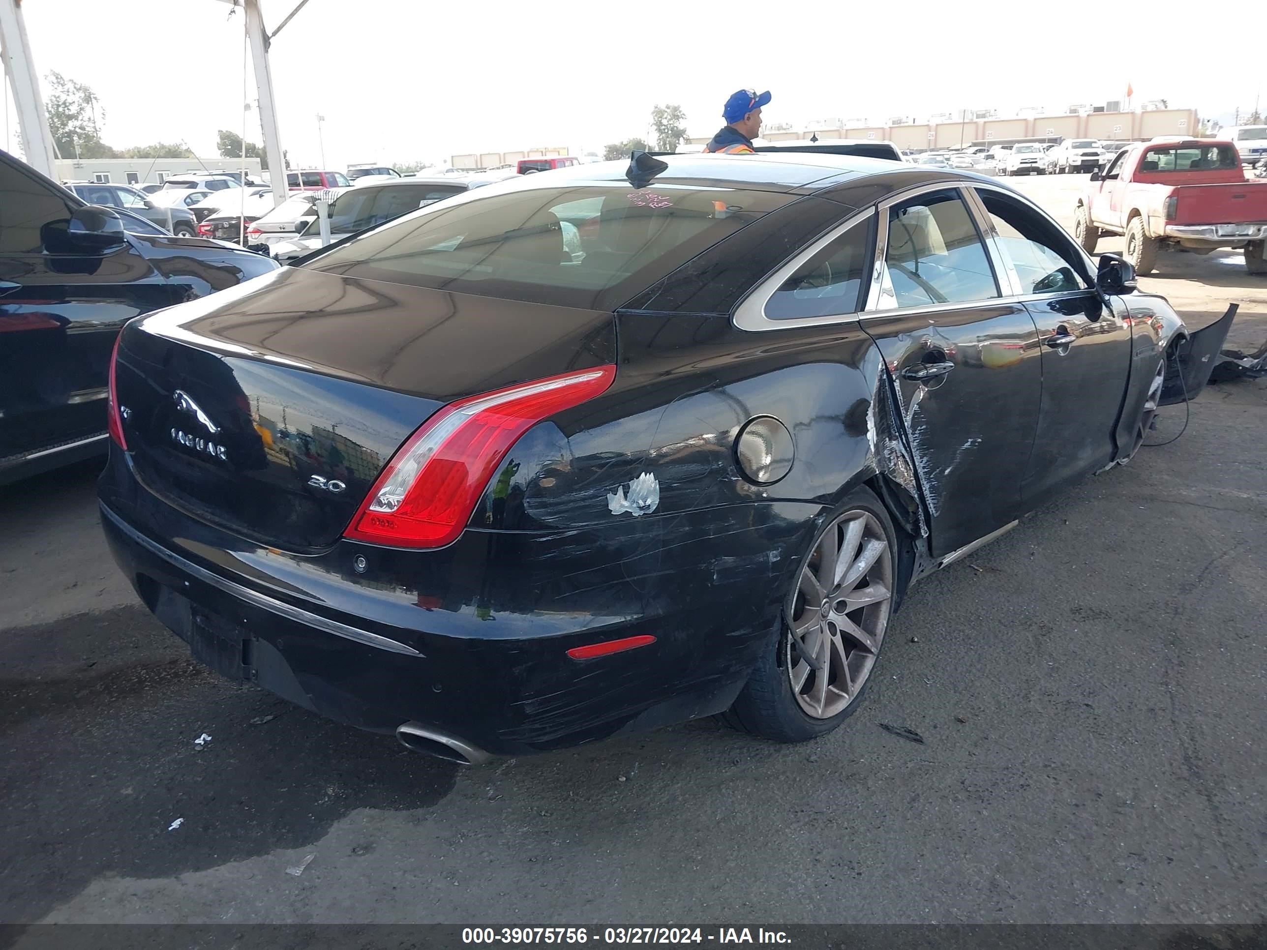 Photo 2 VIN: SAJWA1C7XD8V52409 - JAGUAR XJ 