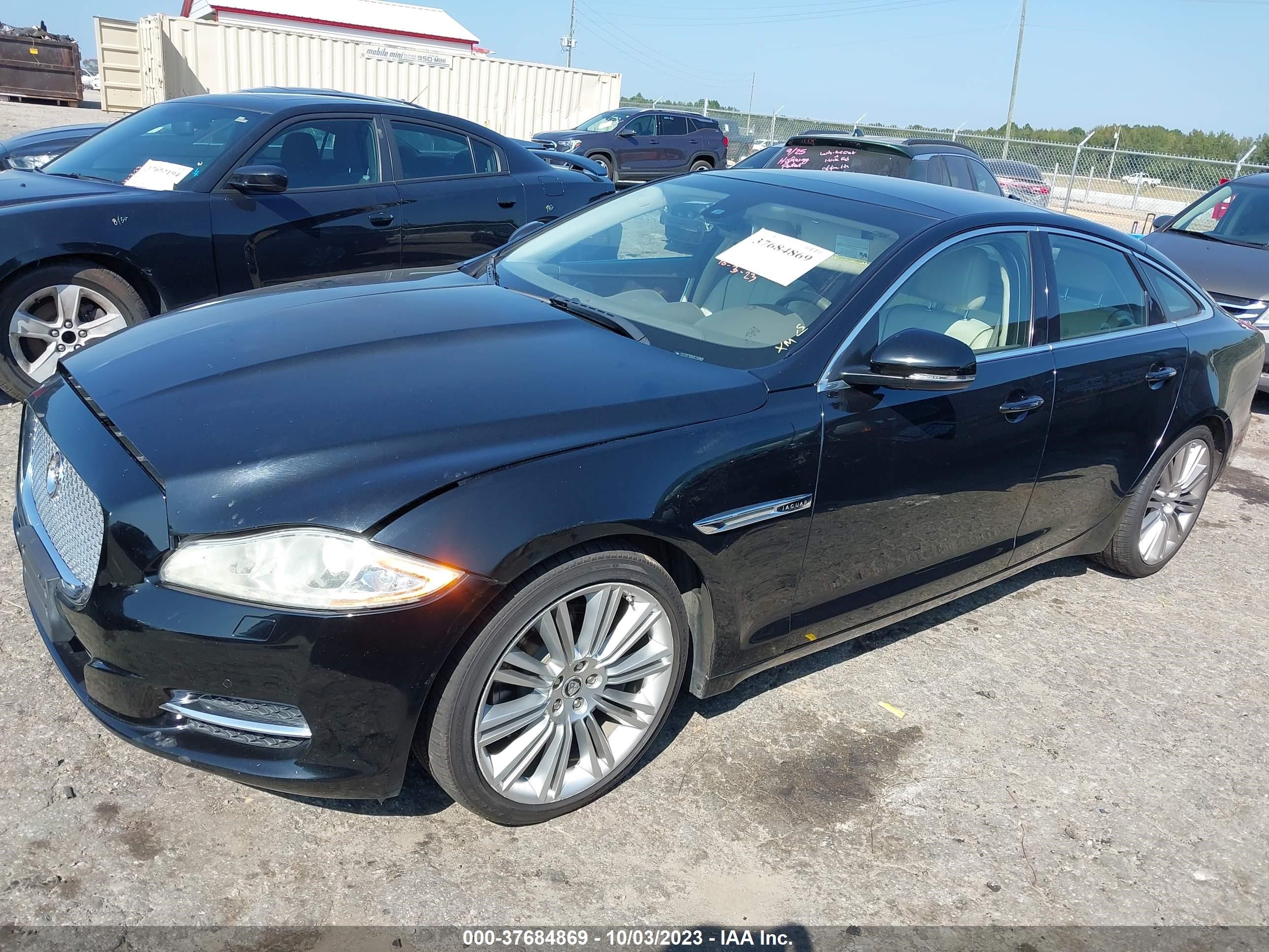 Photo 1 VIN: SAJWA1CB0BLV05209 - JAGUAR XJ 