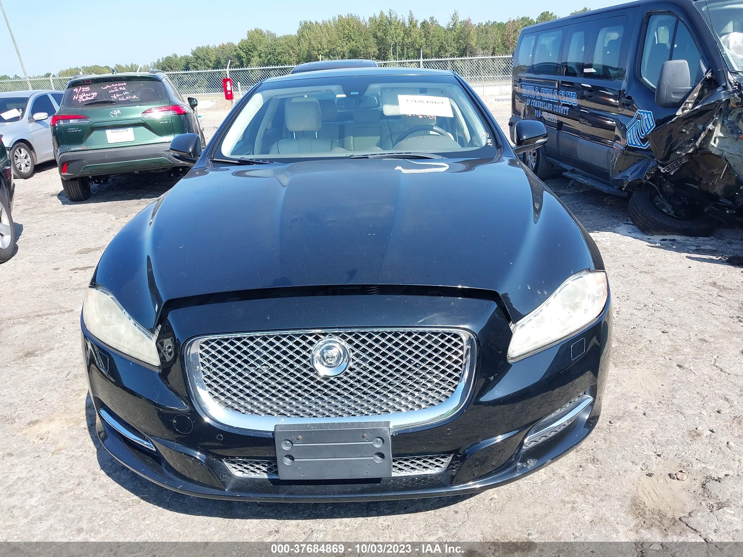 Photo 11 VIN: SAJWA1CB0BLV05209 - JAGUAR XJ 