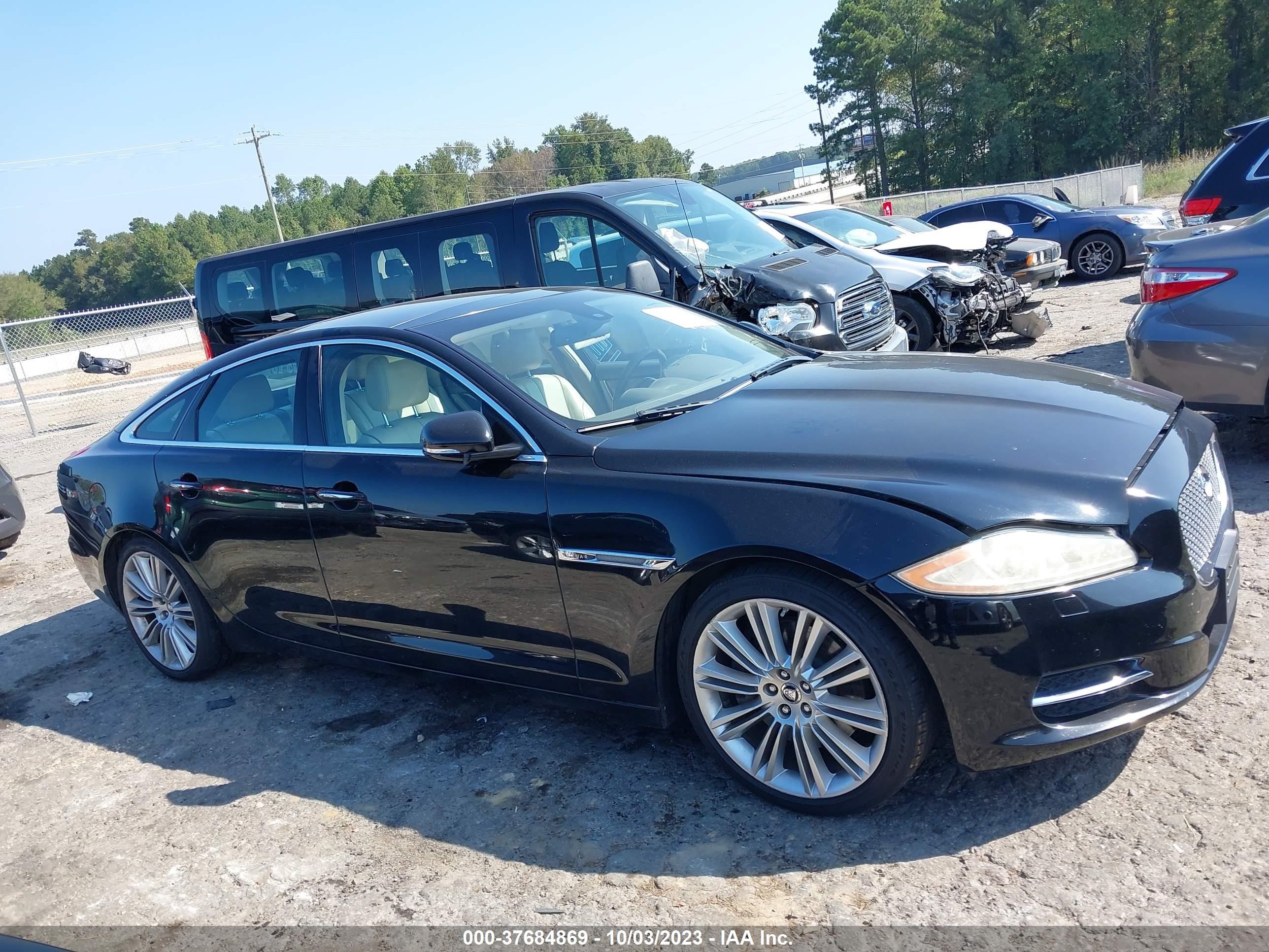 Photo 12 VIN: SAJWA1CB0BLV05209 - JAGUAR XJ 