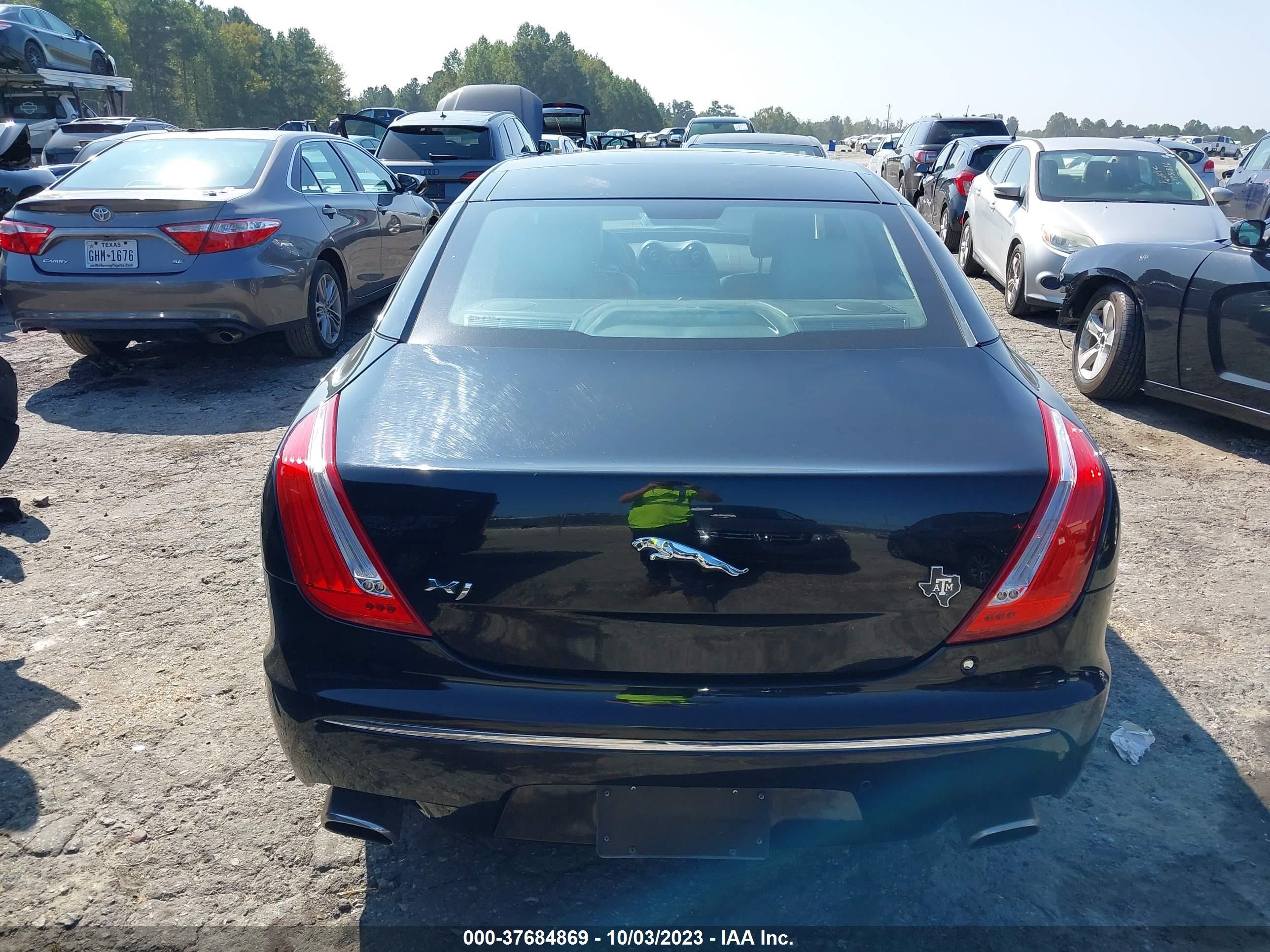 Photo 15 VIN: SAJWA1CB0BLV05209 - JAGUAR XJ 