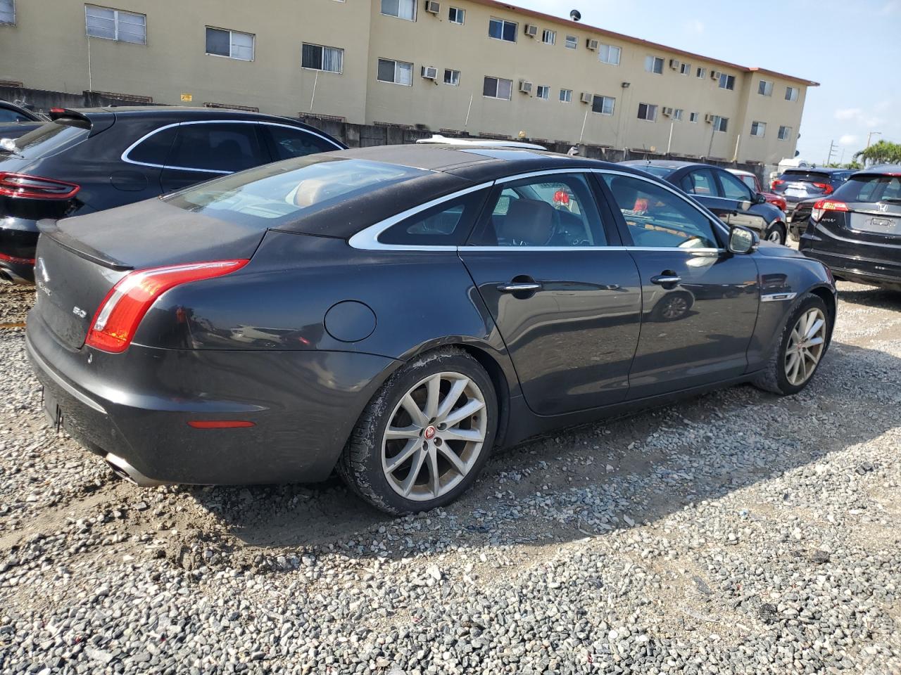 Photo 2 VIN: SAJWA1CB2CLV38665 - JAGUAR XJ 